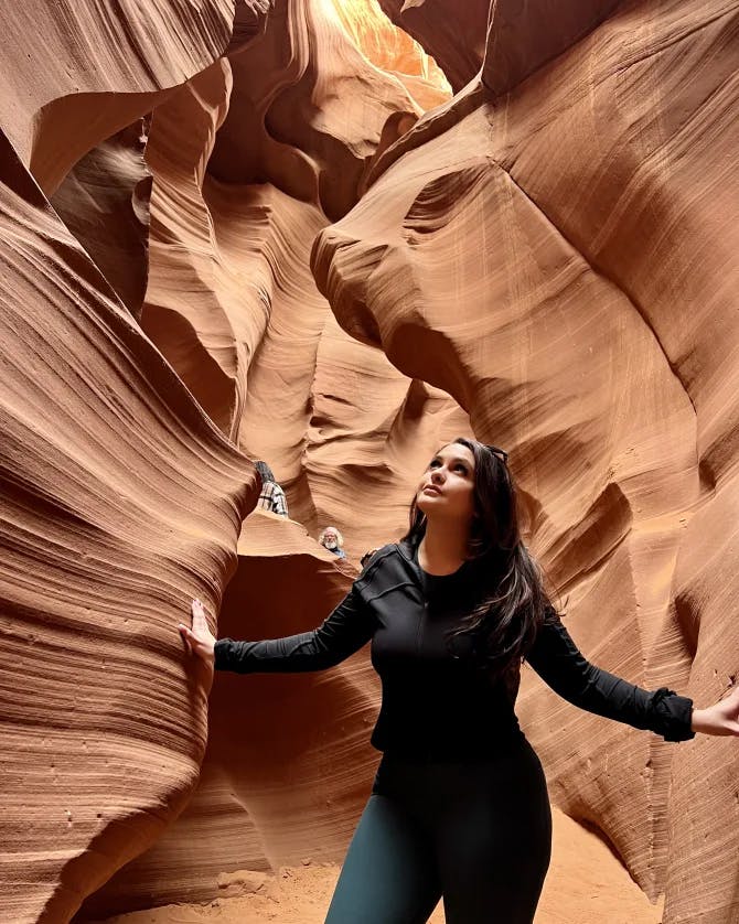 Picture of Juanita at Antelope Canyon wearing an all black outfit