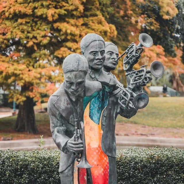 Statue of three men playing saxophone