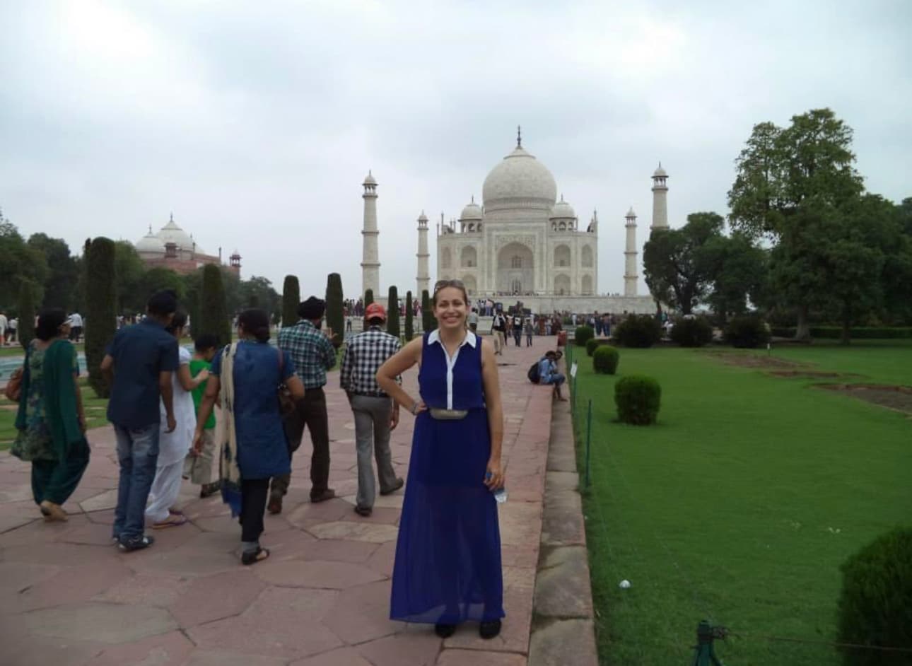 alexi in front of taj mahal