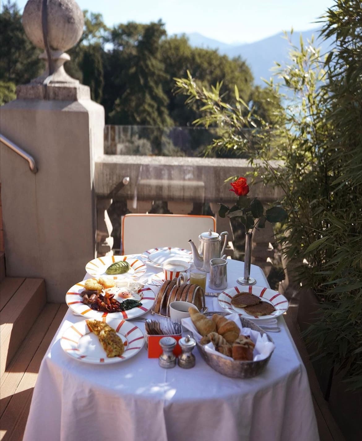 Picture of table ready for lunch