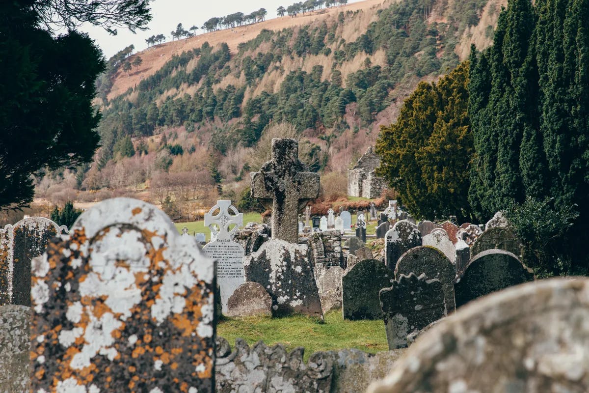cemetery-ireland-travel-guide