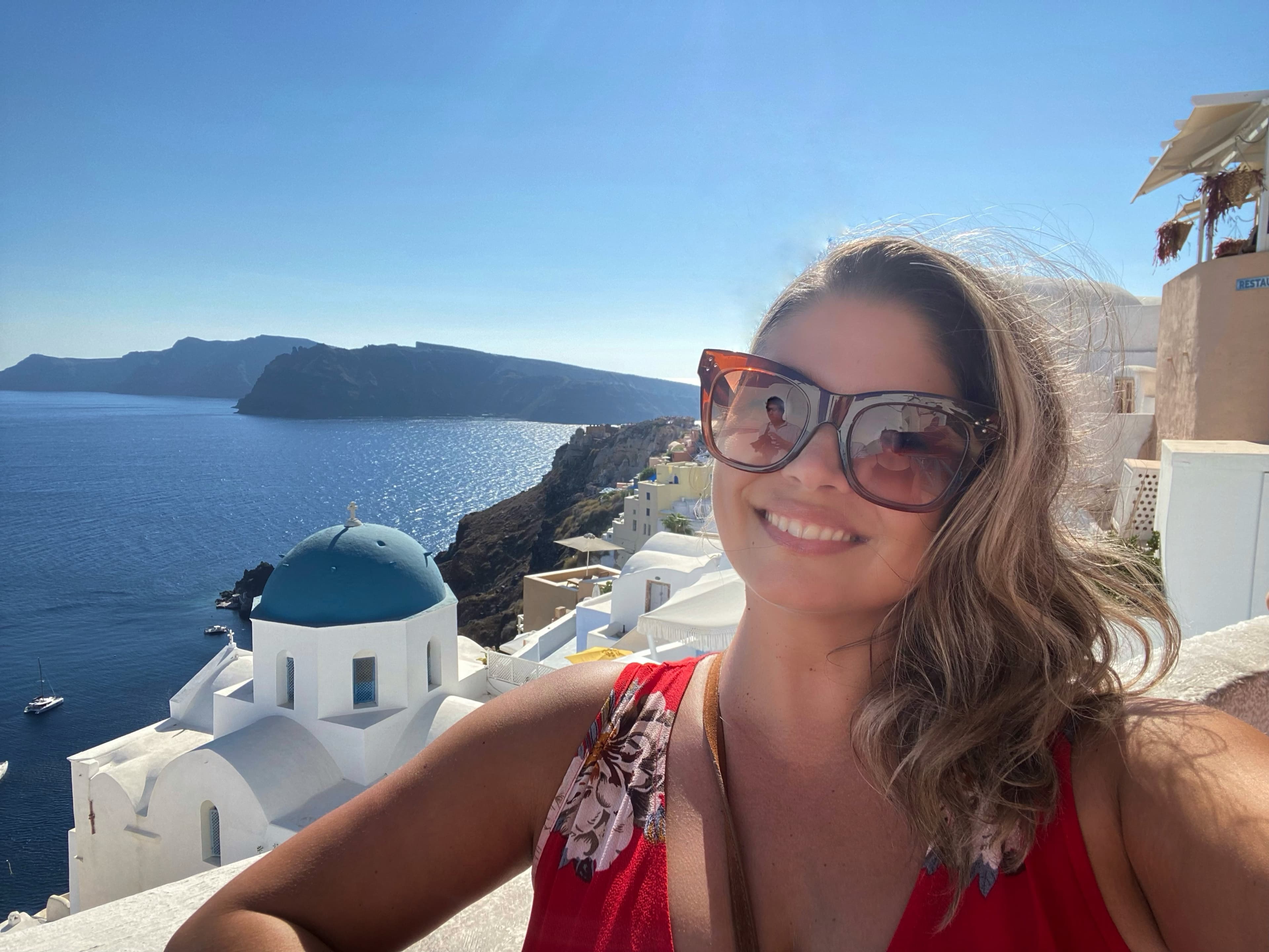 Travel advisor posing on seaside