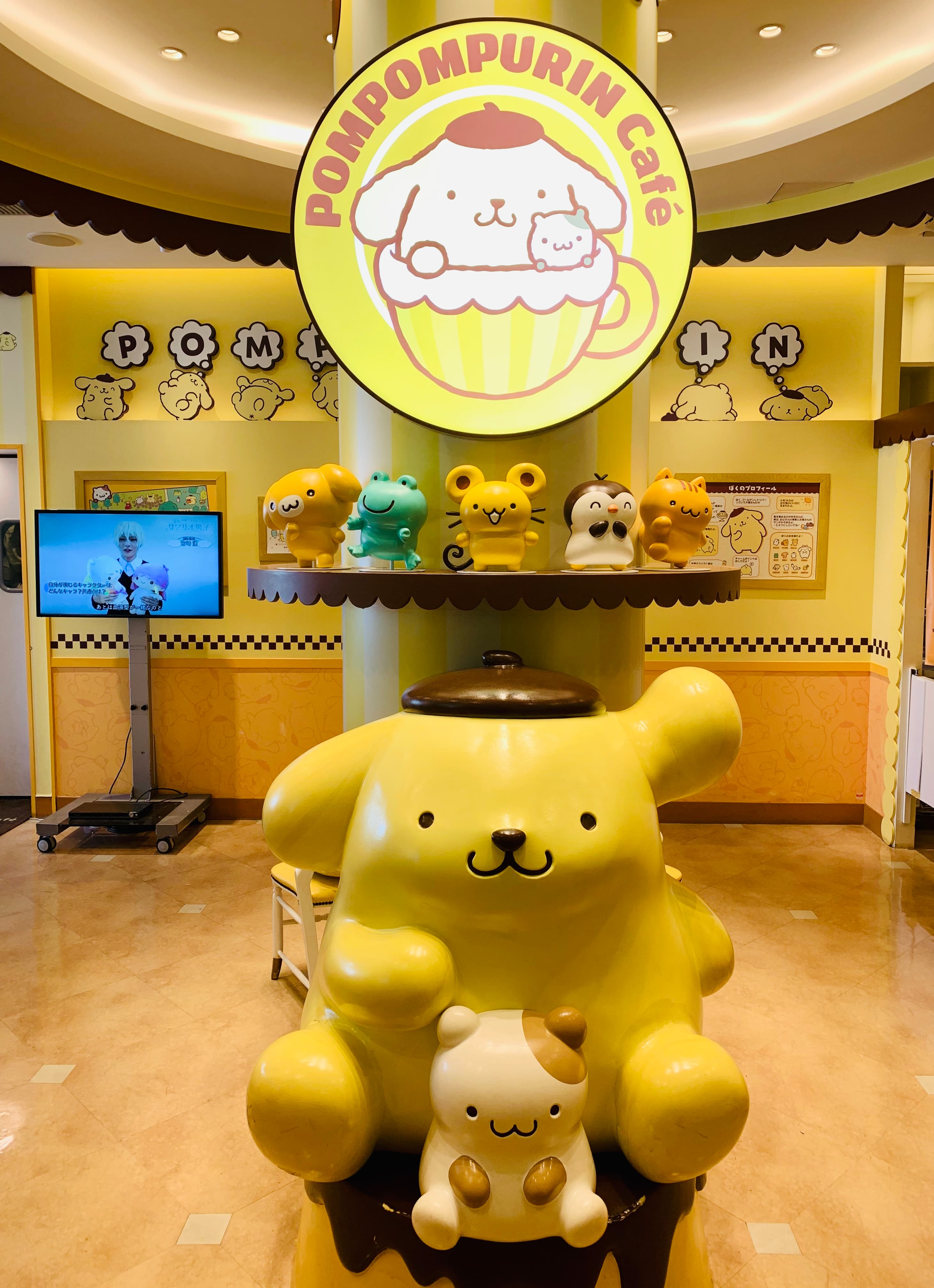 Cute Pompompurin themed cafe