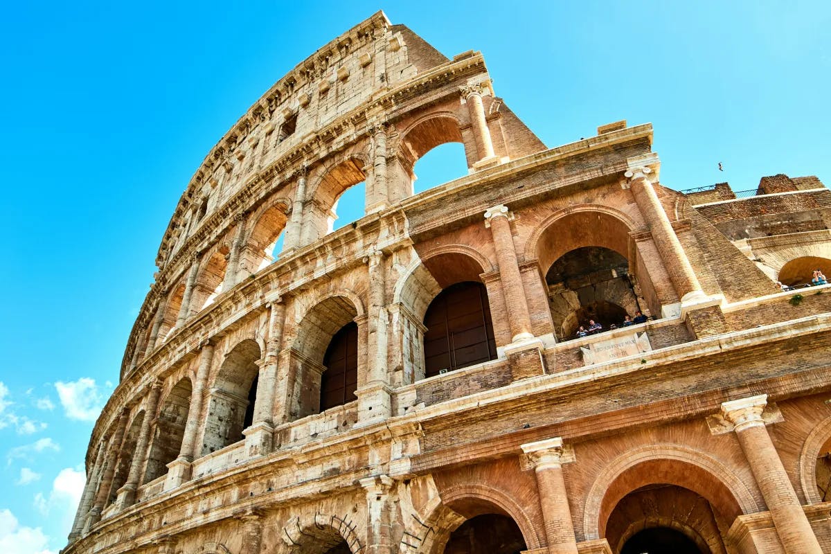 coliseum-building-italy-travel-guide