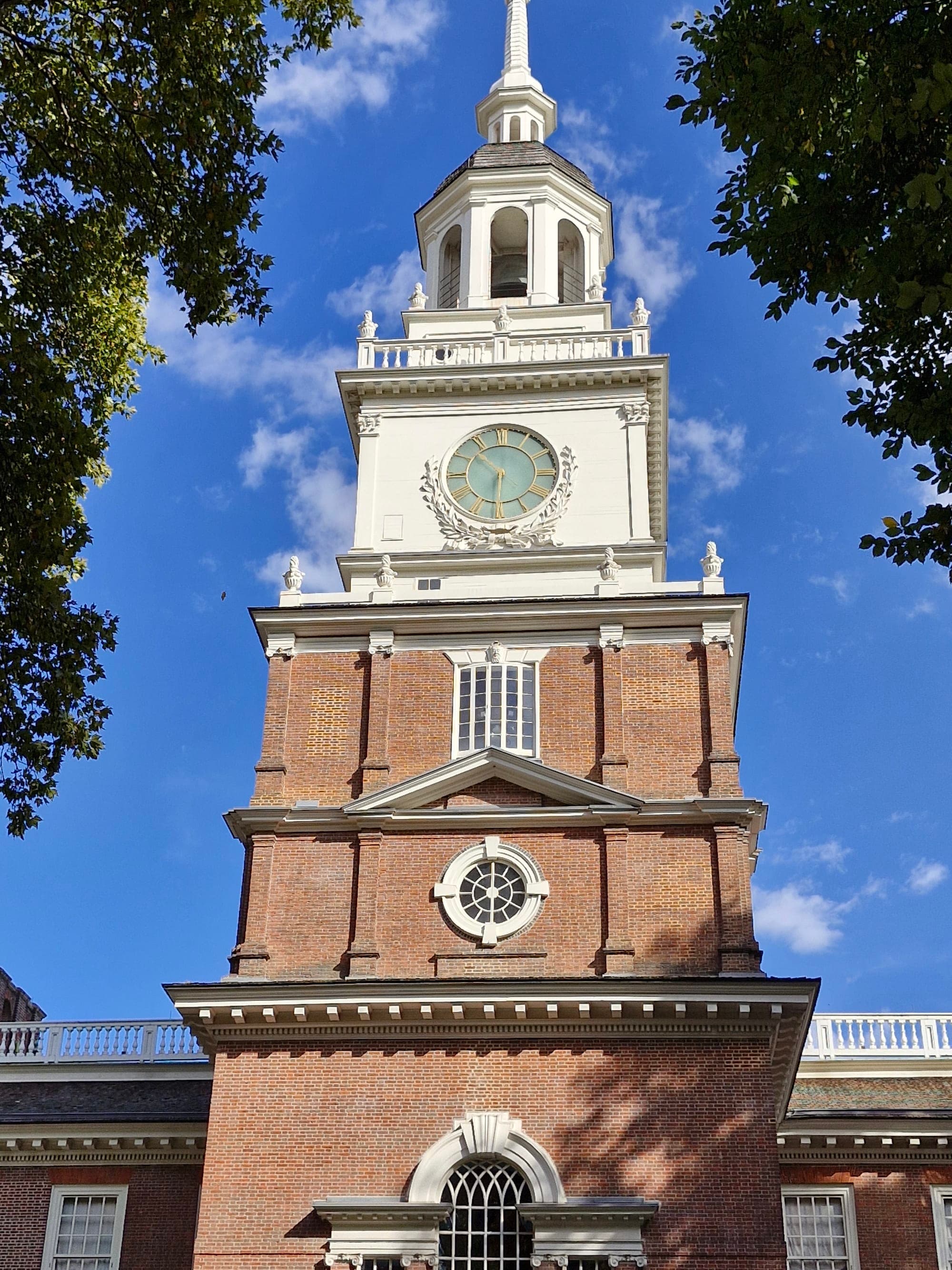 Experience Philadelphia: An Insider's Guide curated by Howard Tucker