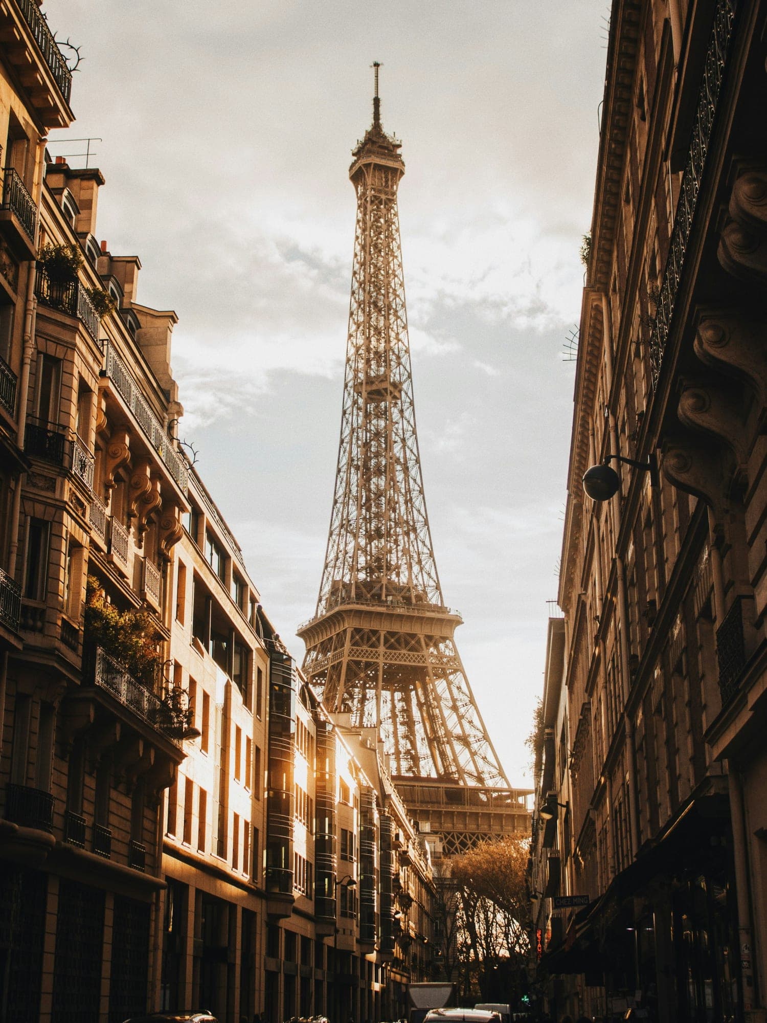 The Creative's Guide to Paris: Museums, Galleries & Hidden Gems curated by Amanda Correa