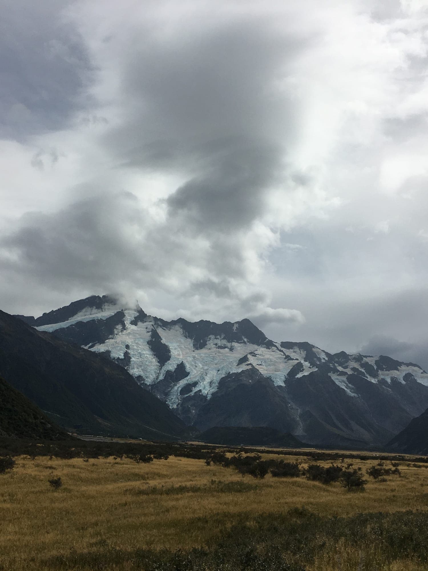 1,500 Miles of Adventure: The Ultimate 10-Day New Zealand Guide curated by Swetha Huliyar