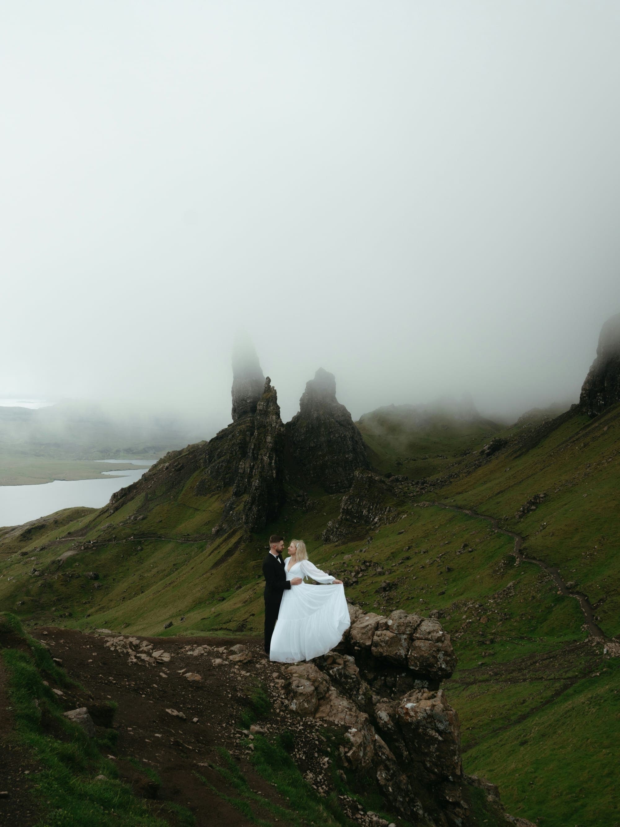 Scotland Honeymoon: The Perfect Destination for Romance & Adventure curated by Jonna Robertson