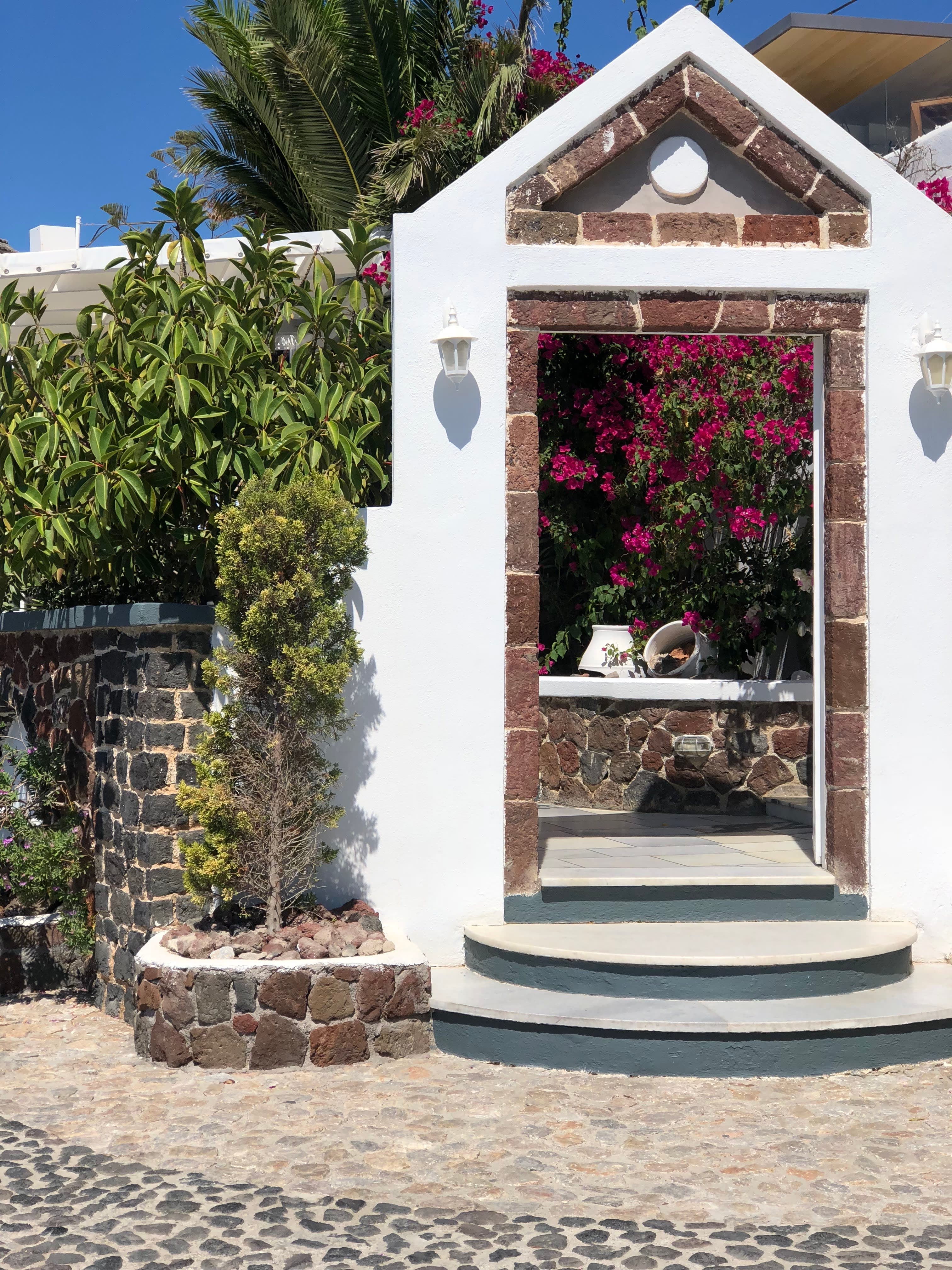 Photo of a beautiful white entrance of a hotel