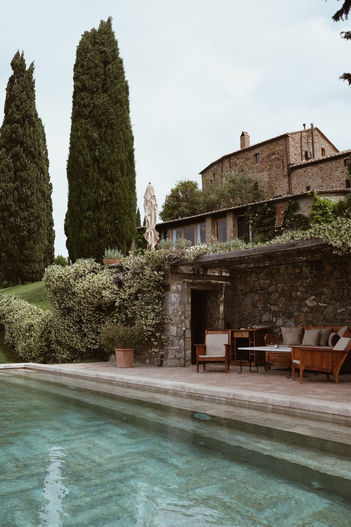 Pool view of Castello di Vicarello