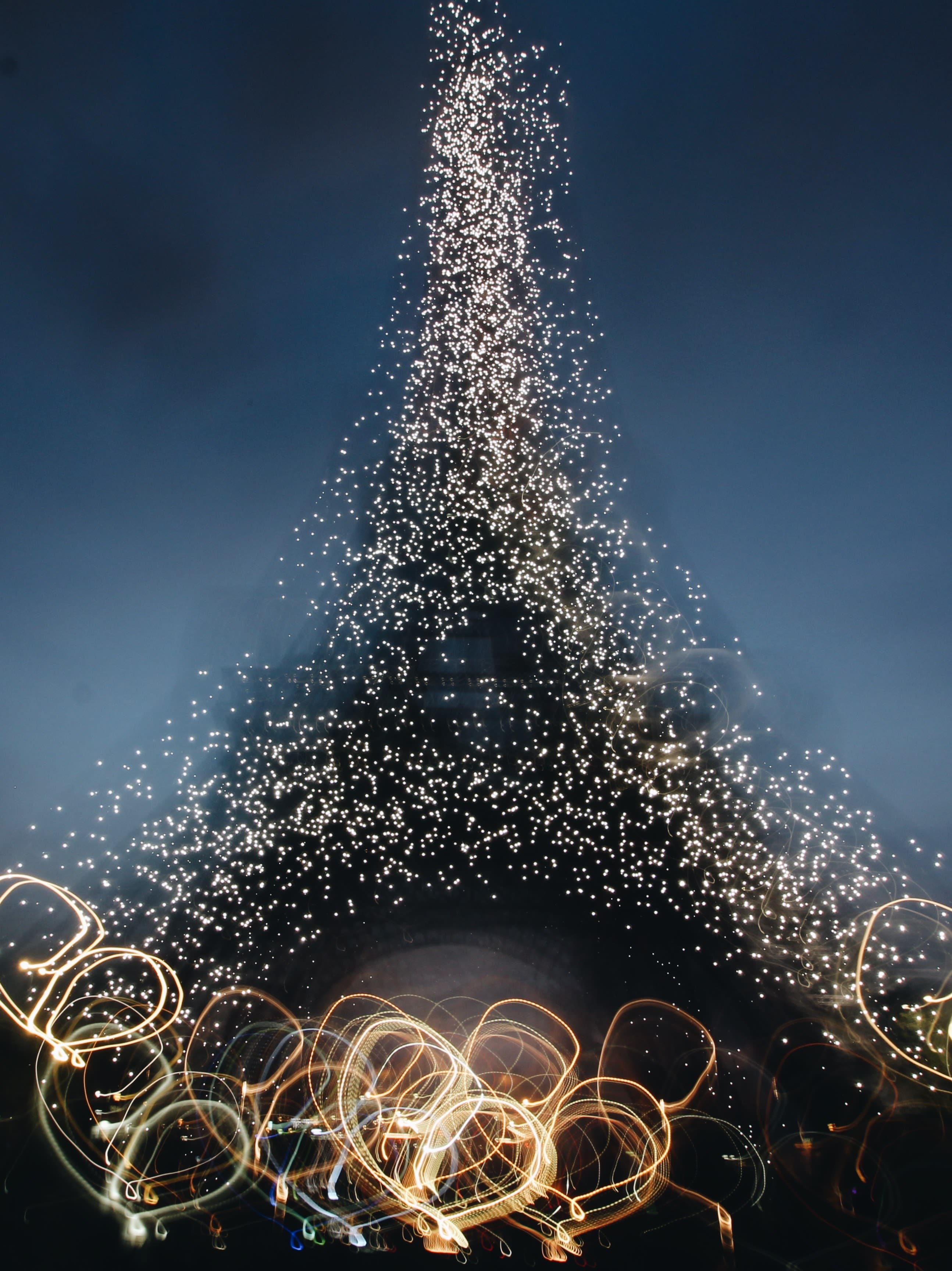 Silhouette of the Eiffel Tower traced with lights