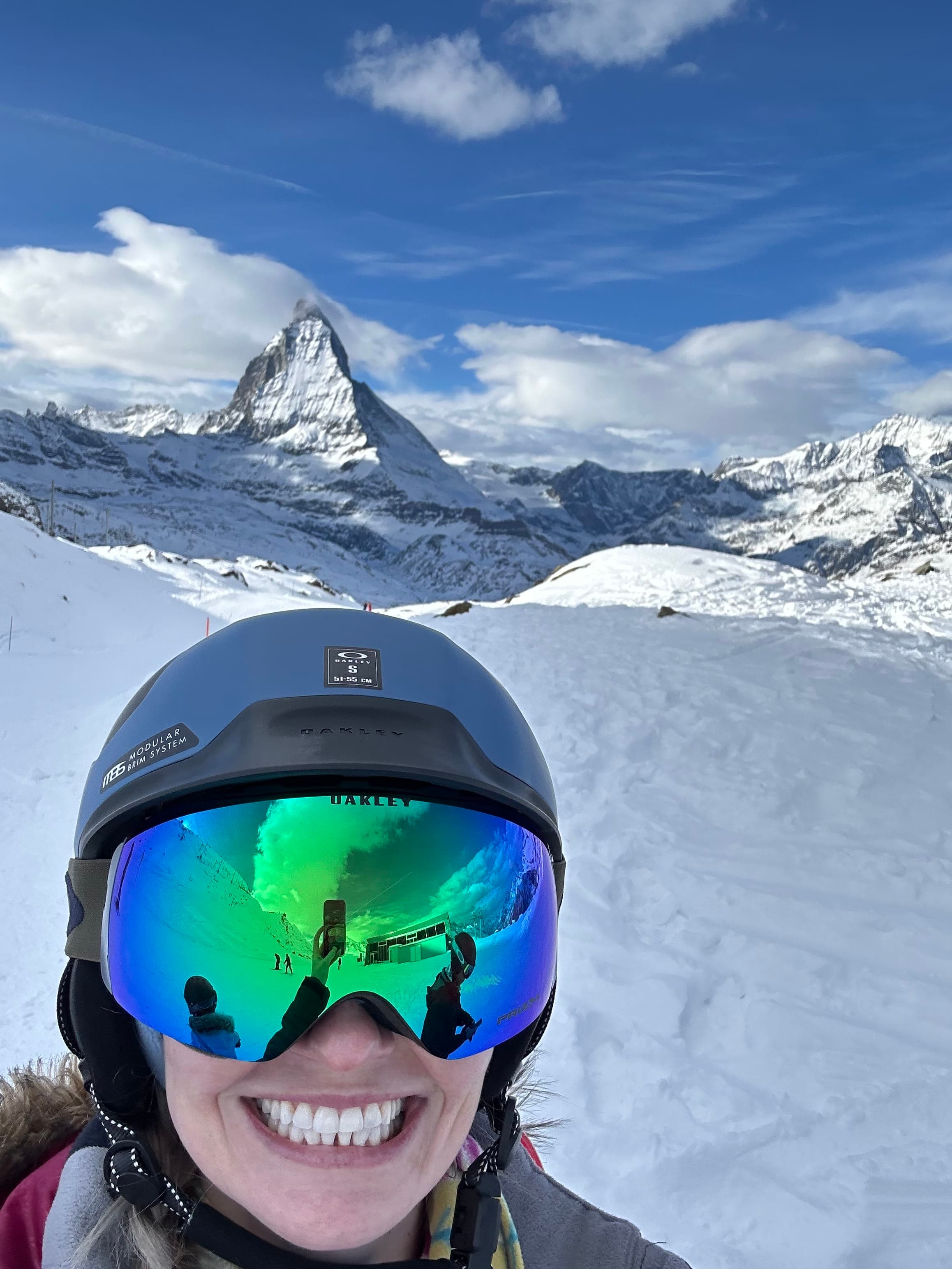 Picture of Loni with snowy mountains