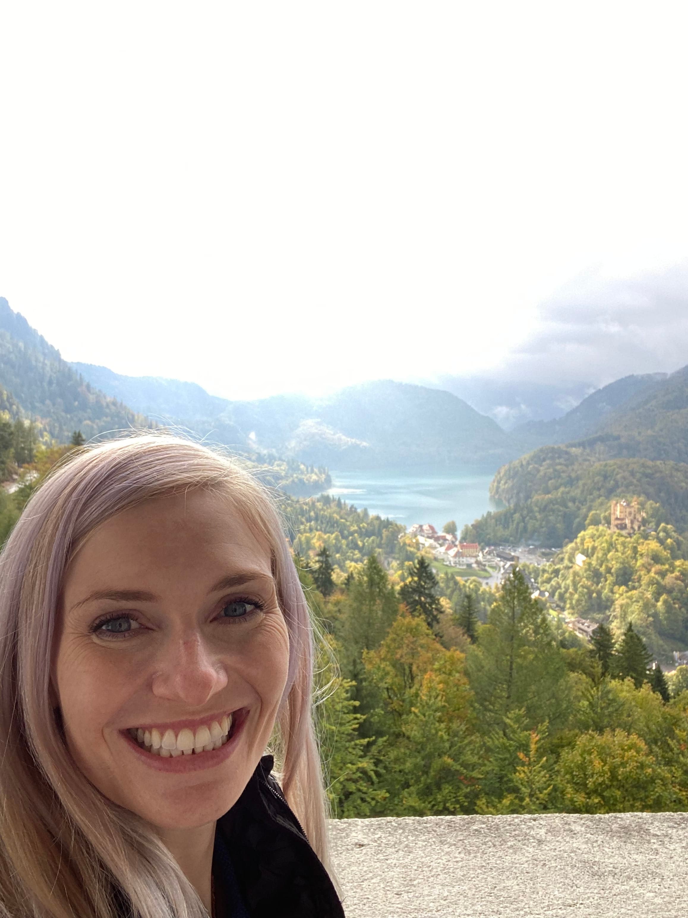 Picture of Loni with beautiful valley at back