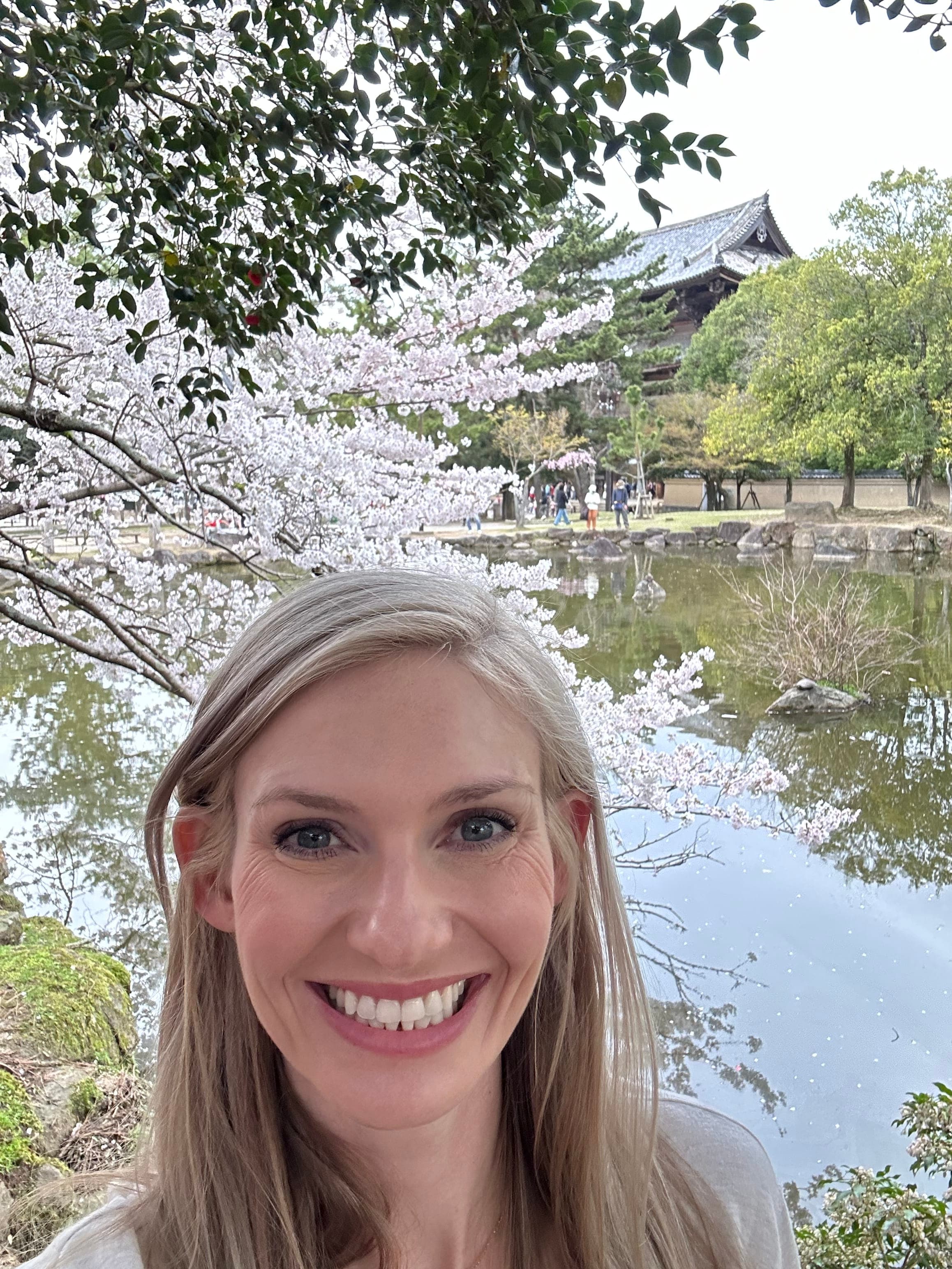 Picture of Loni with lake view