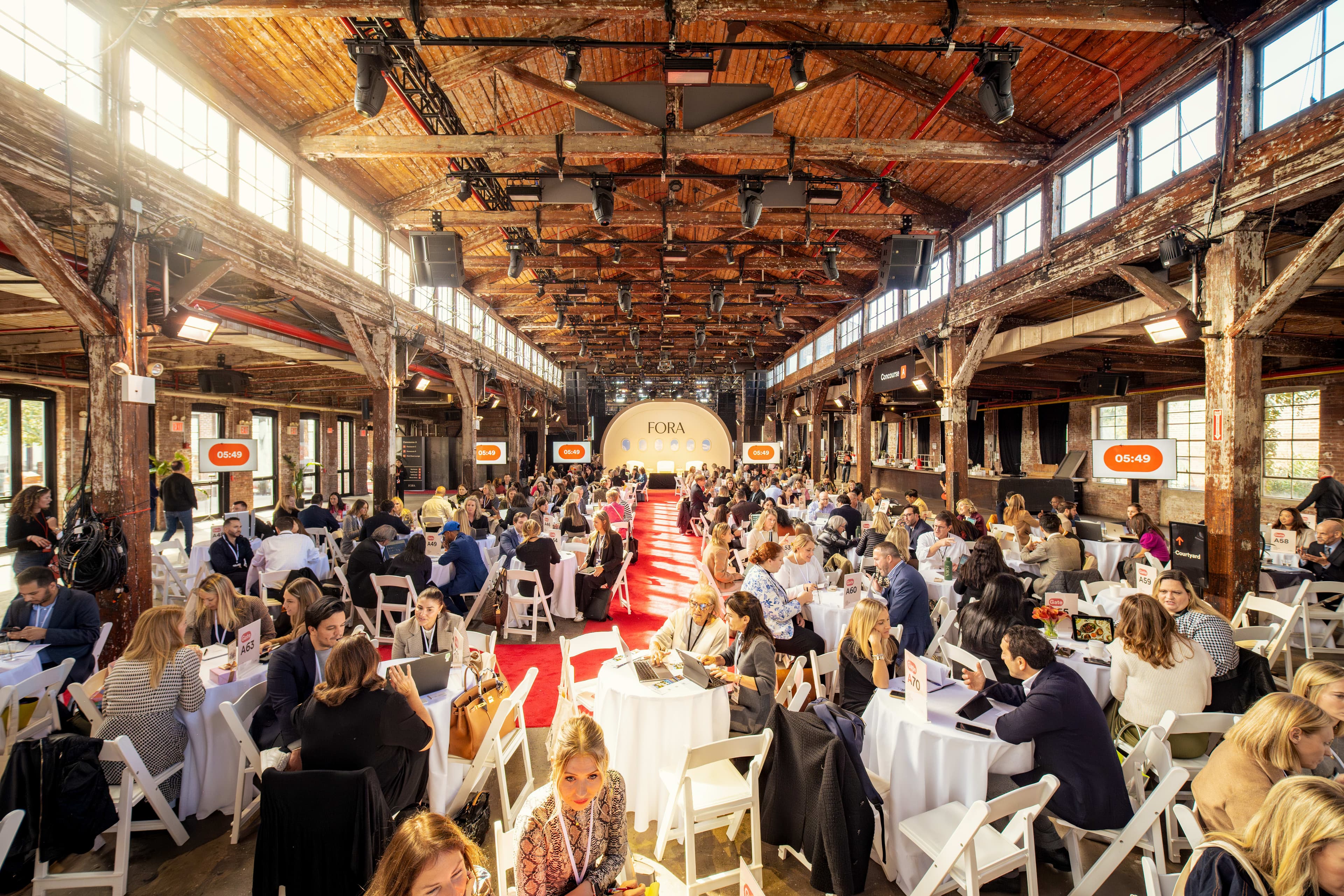 feature-card-carousel-photo-0