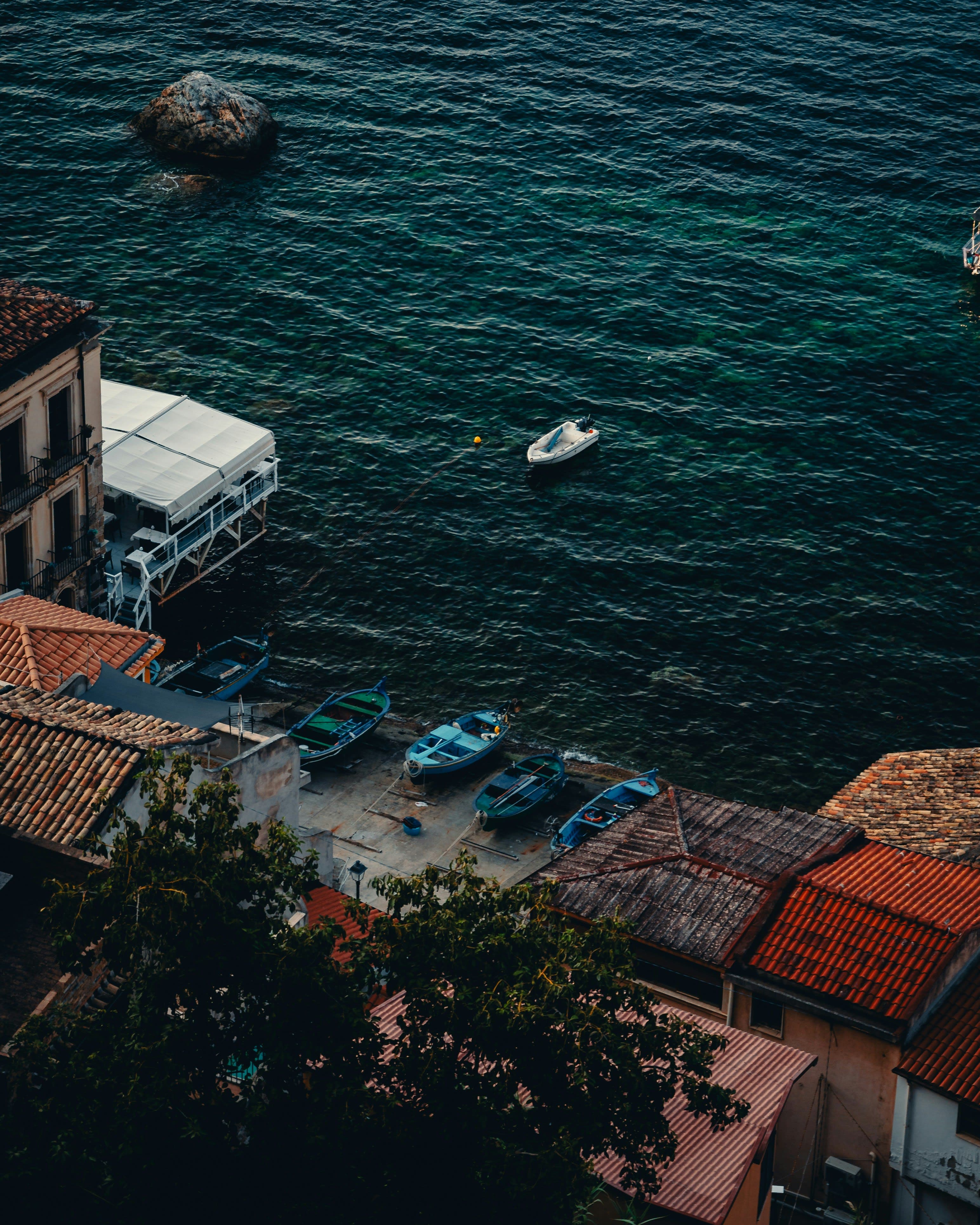 Discover Italy: A First-Time Visitor Travel Guide curated by Joseph Rossi