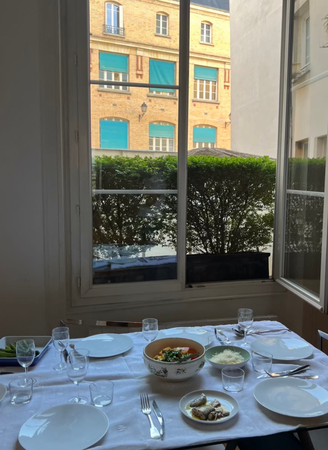 Paris: A Simple but Doable Guide curated by Maggie Russell