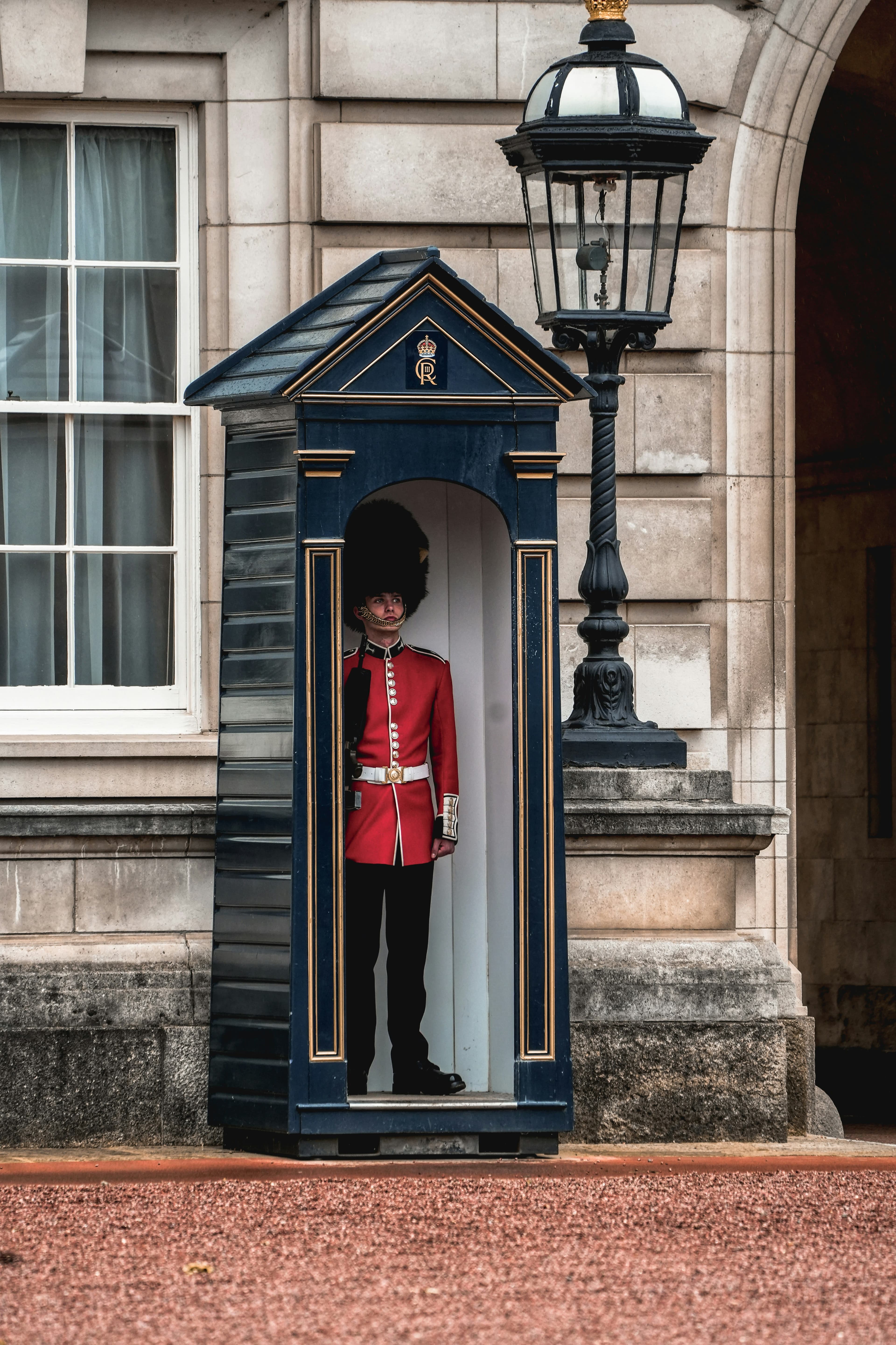 A Classic Traveler’s Guide to London: Parks, Pubs, Shows & Royal Sights curated by Nell Baker