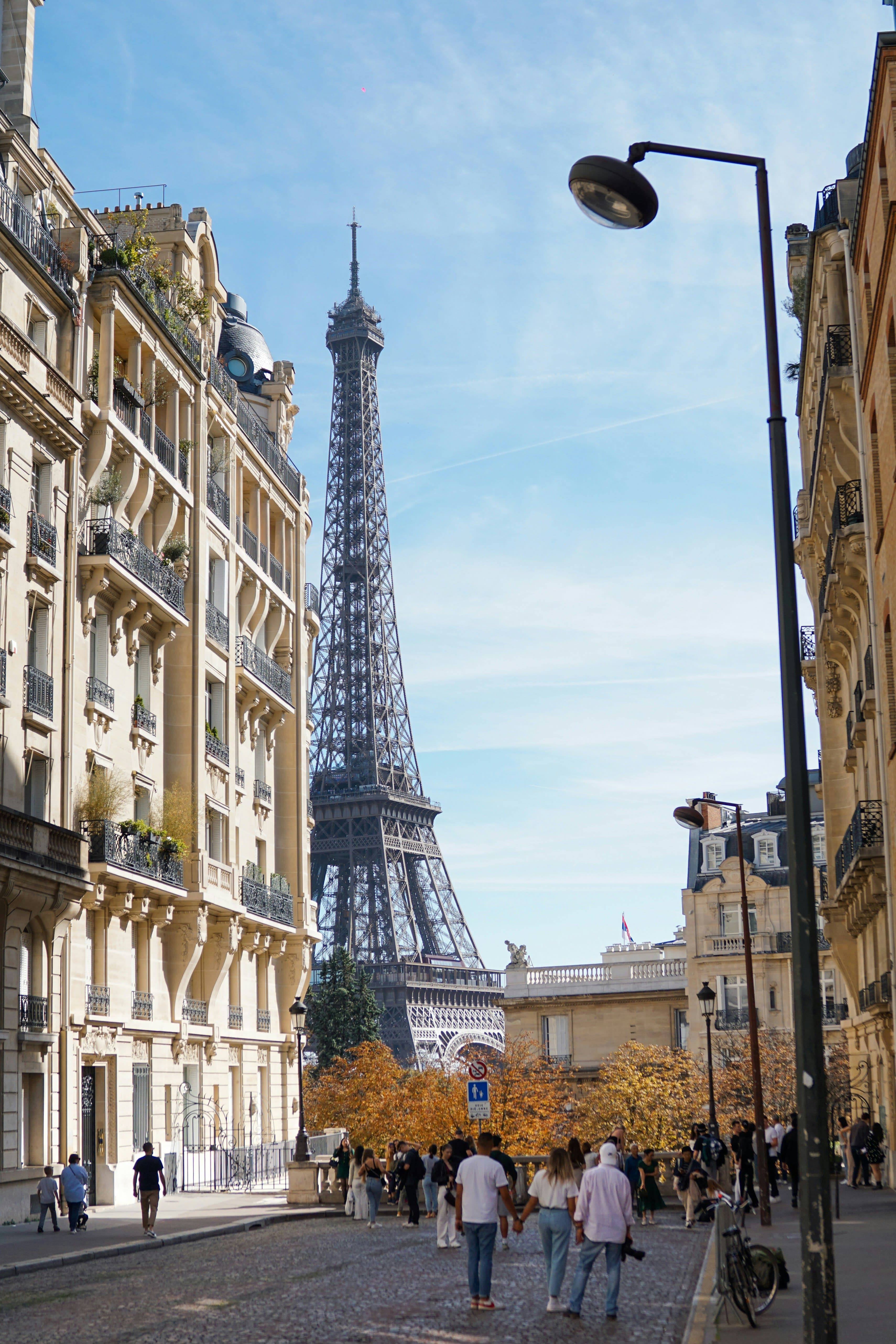 Parisian Time: A Leisurely Guide to Paris curated by Stefanie Green