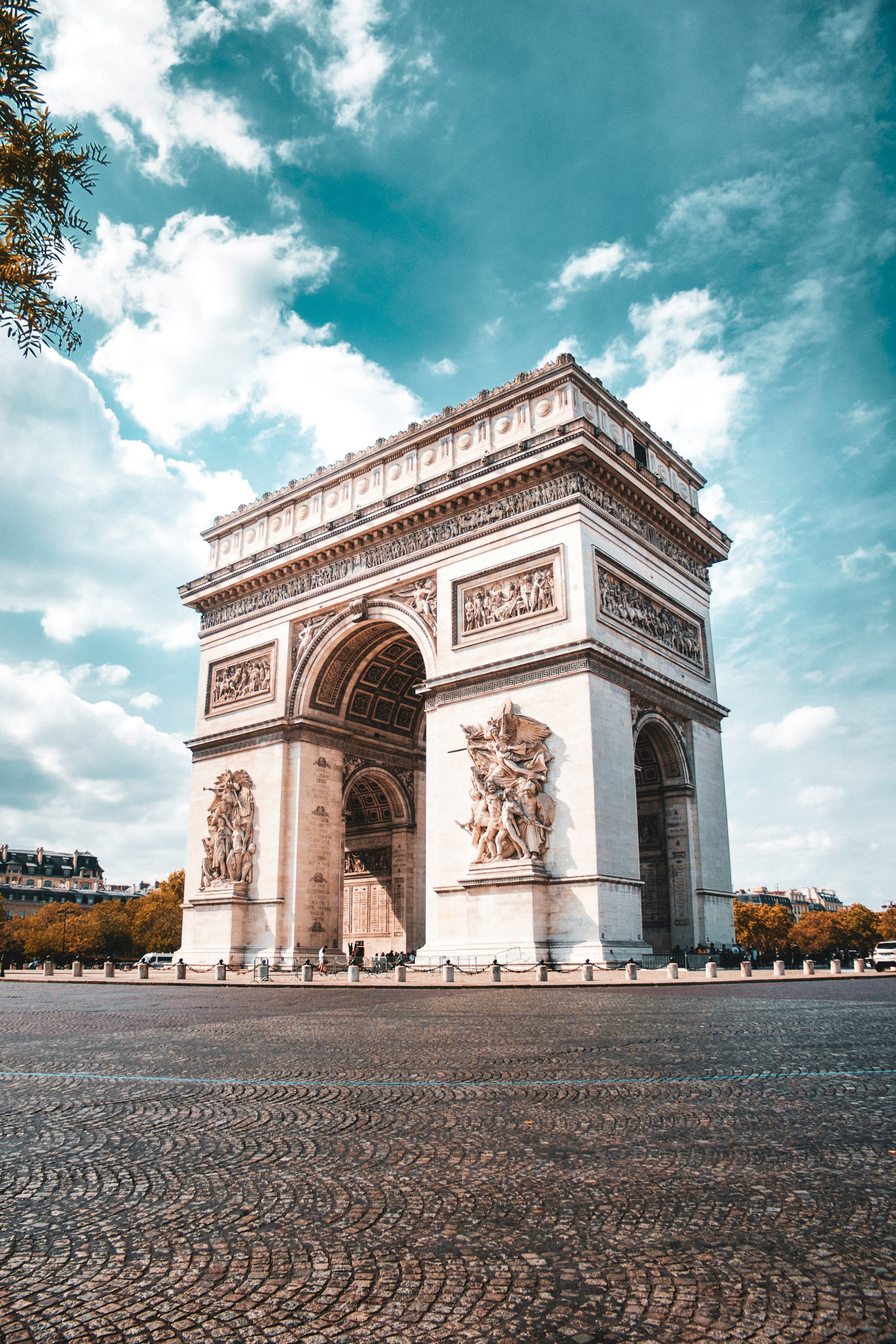The Art of France: 10 Days From Paris Icons to Riviera Glamour curated by Lynn Staude