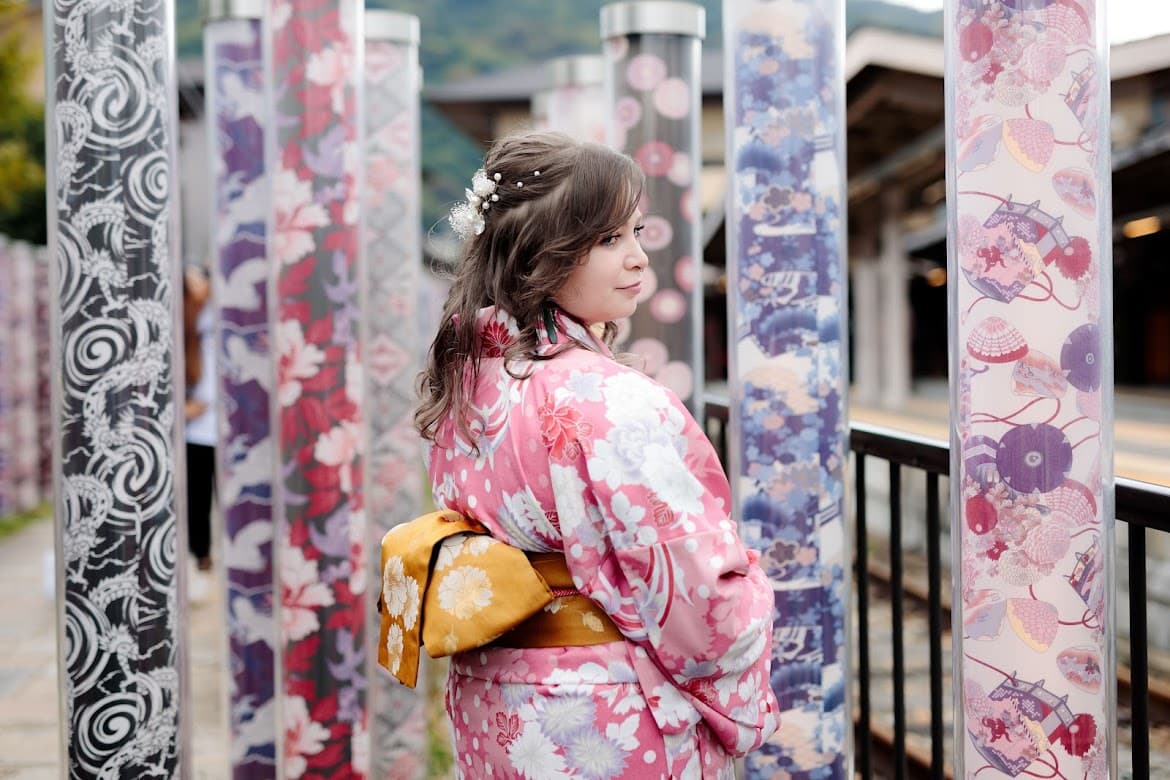 Advisor dressed up in a kimono with flower art in the distance.
