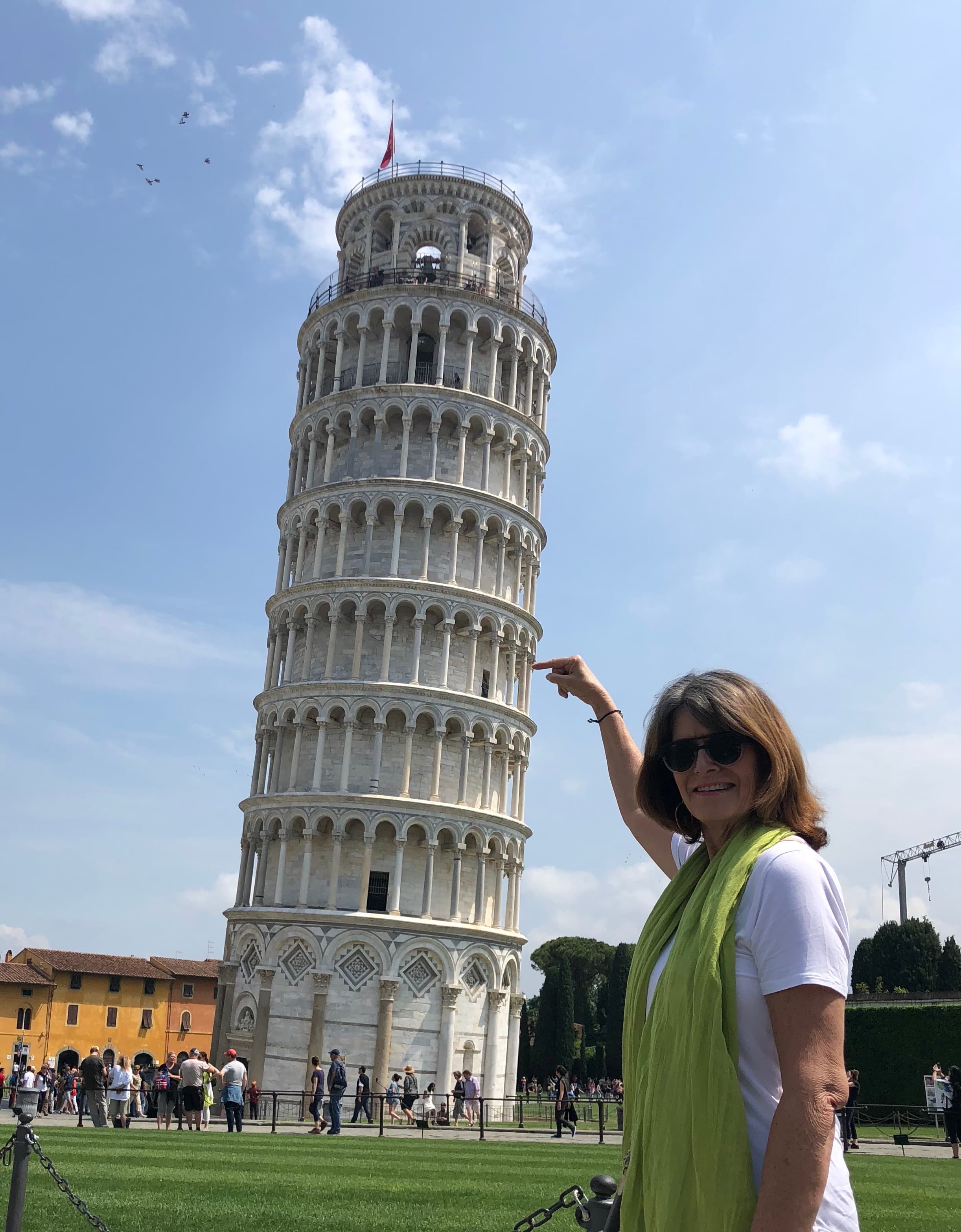 Nancy standing next to the leaning tower of Pisa.