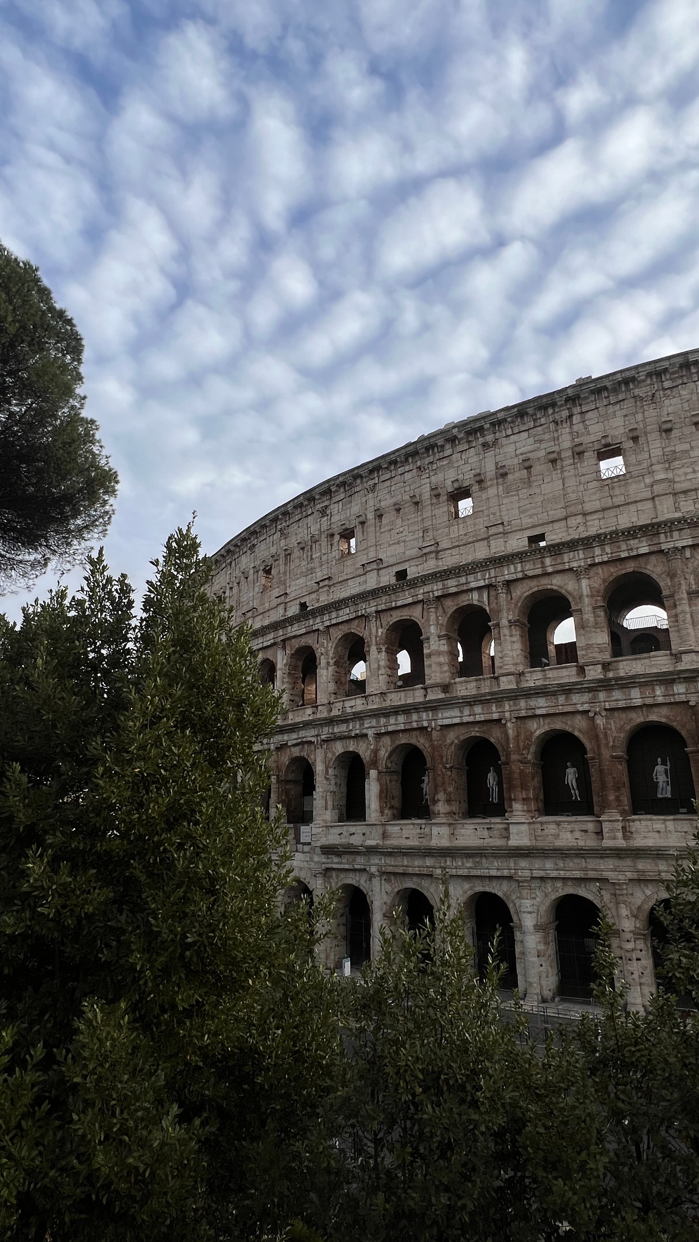 Outdoor photo of a large building during the daytime.