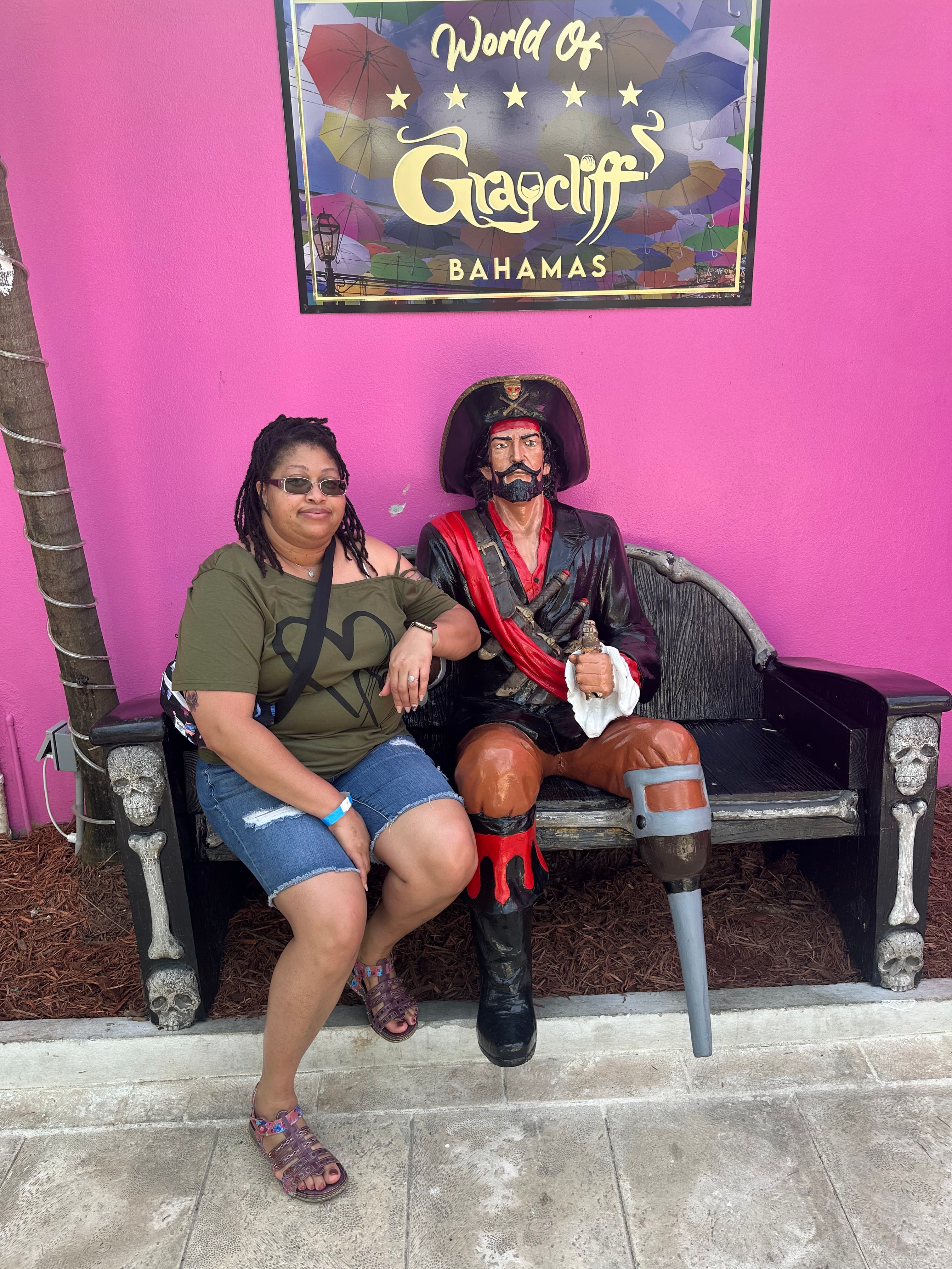 Picture with a statue of a pirate.