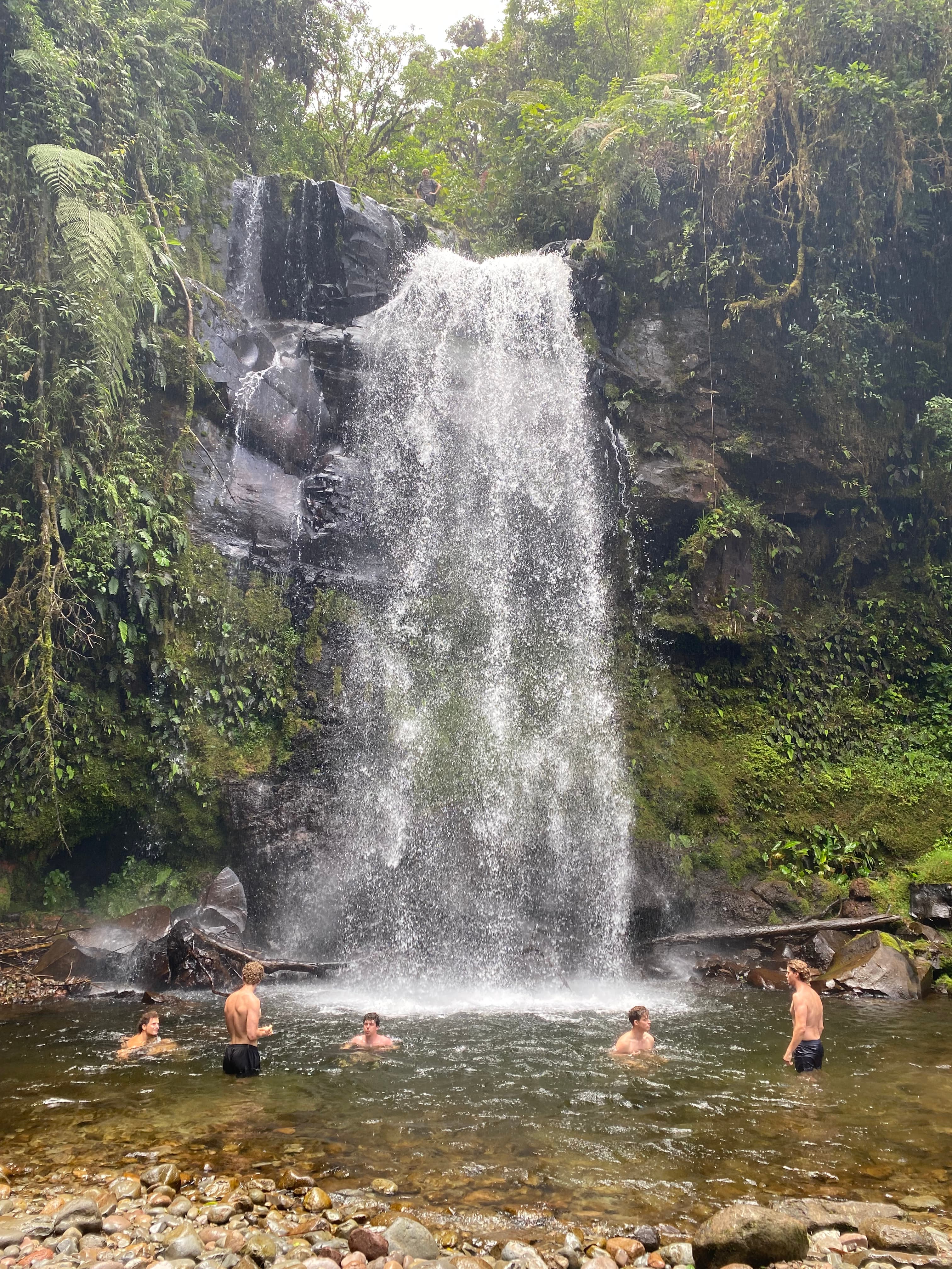 A view of a waterfall during the daytime.