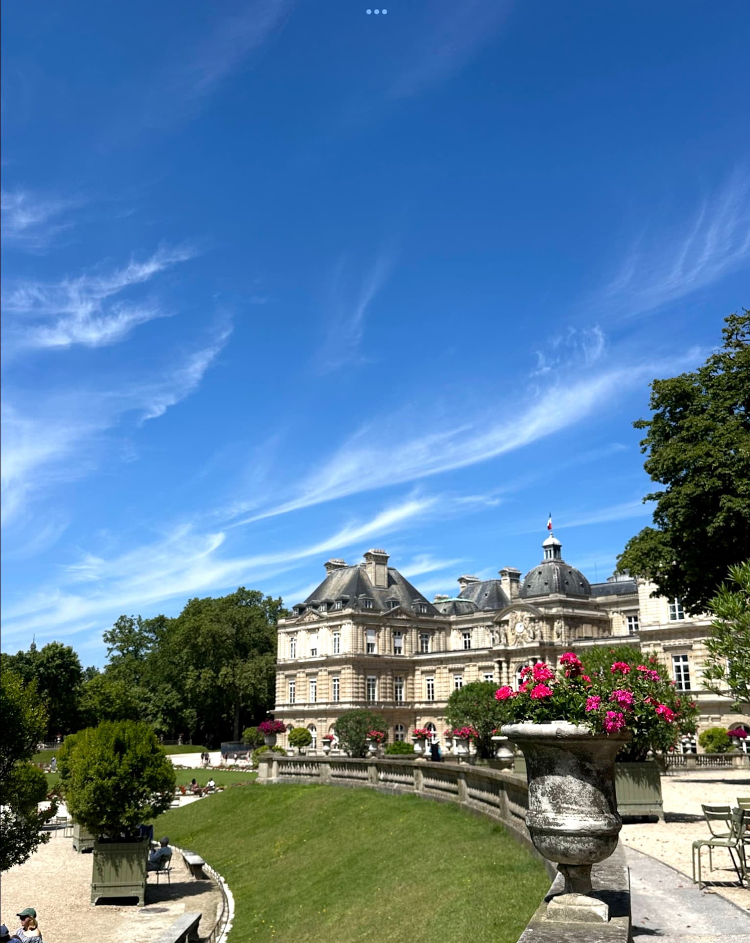 A view of a hotel with a fancy yard.