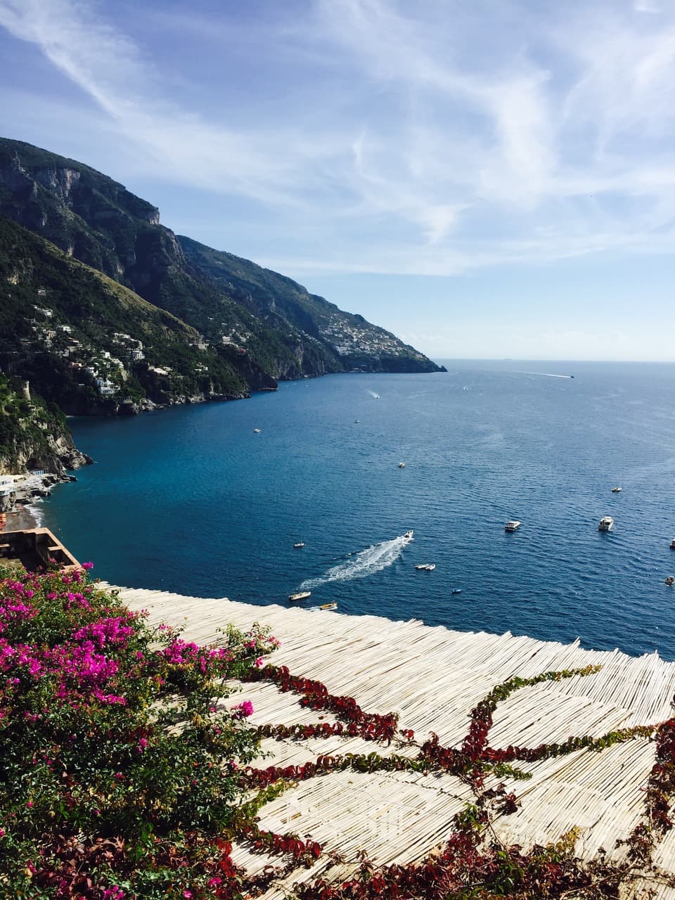 A view of the ocean during the daytime.