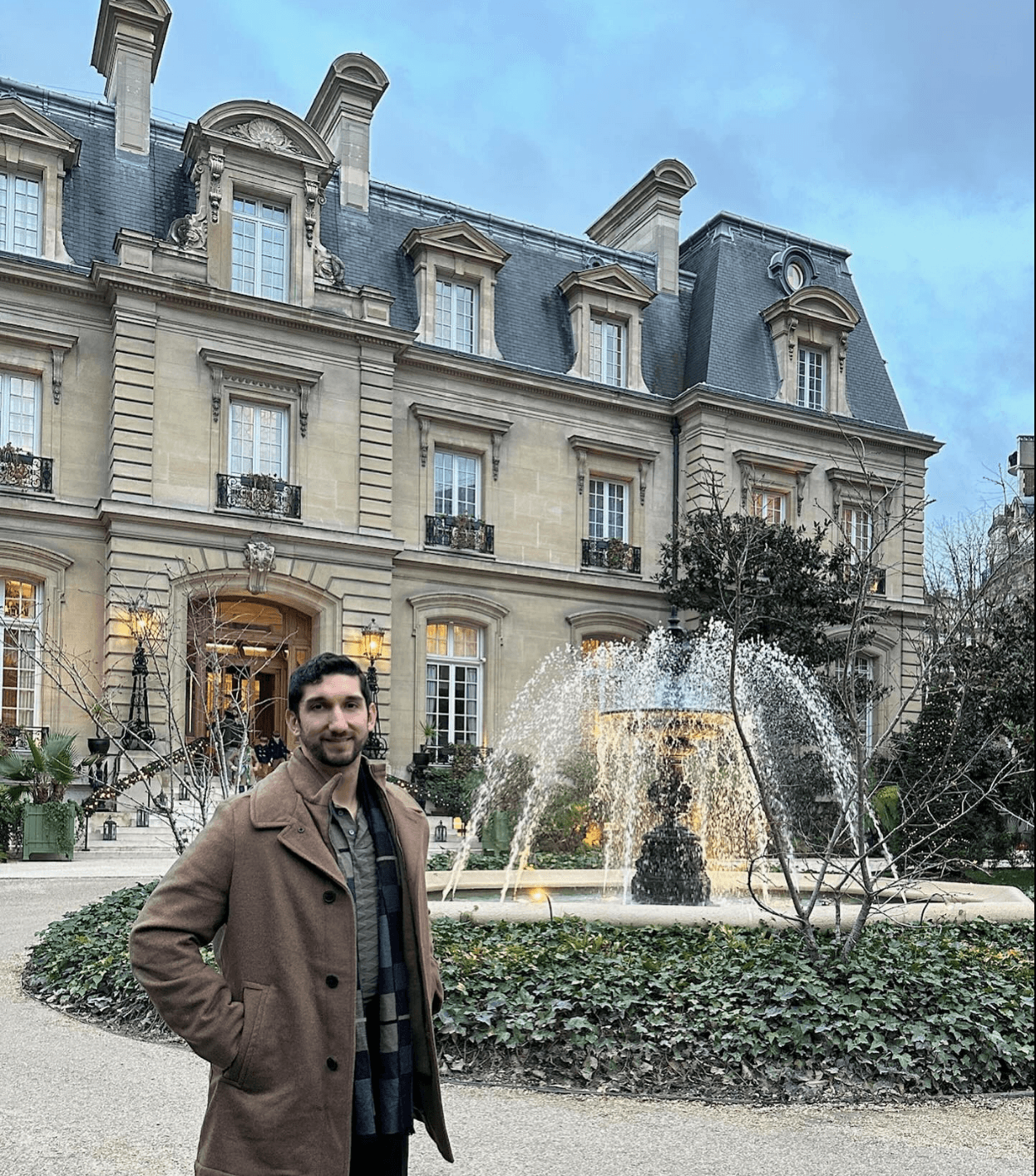 Advisor in front of a fountain in the courtyard of a beautiful building