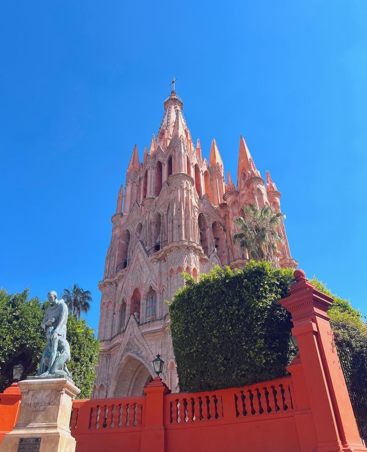 View of the pink cathedral in San Miguel de Allende on a clear day