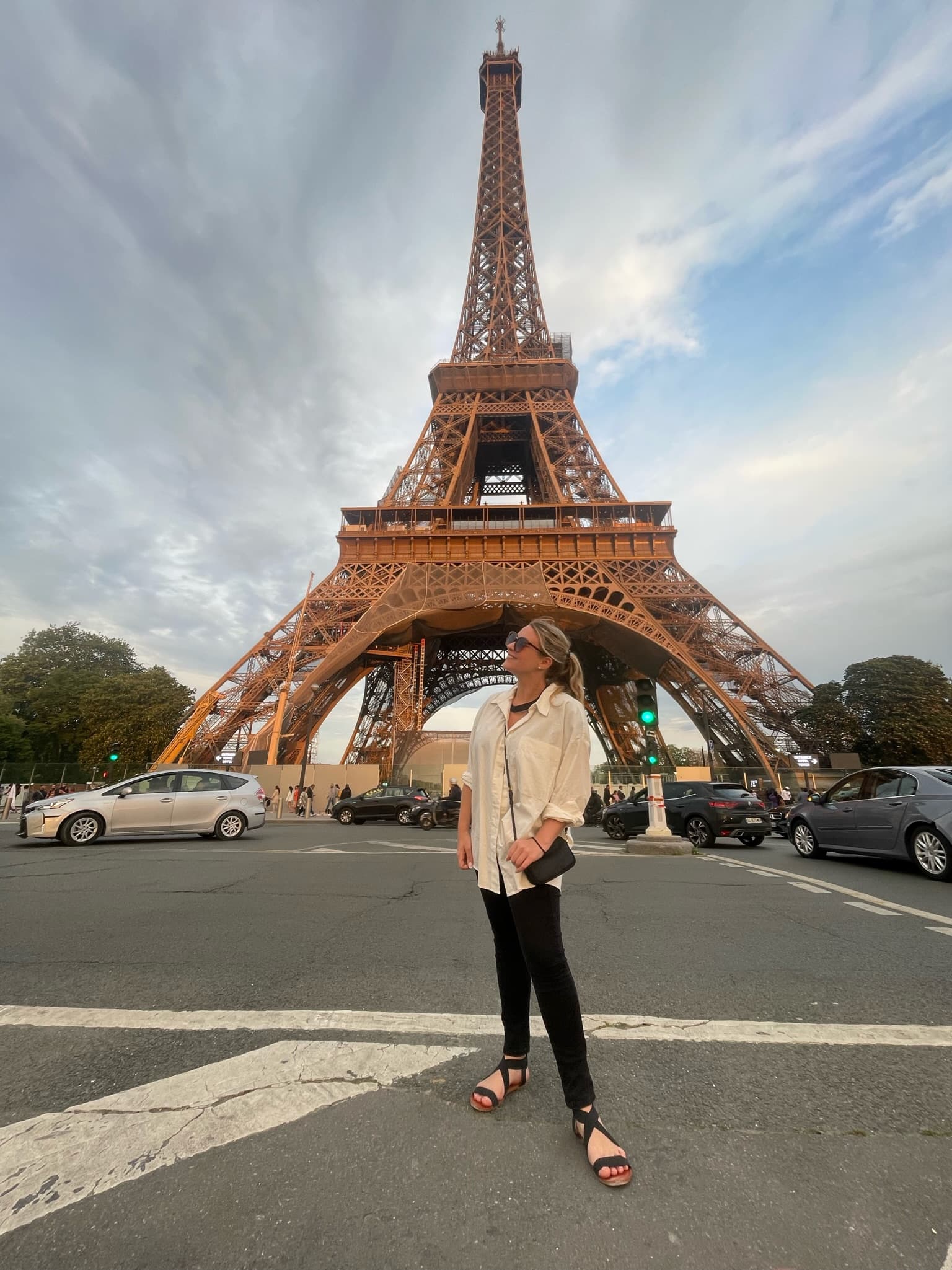 Advisor posing on the street in Paris with the Eiffel Tower behind her