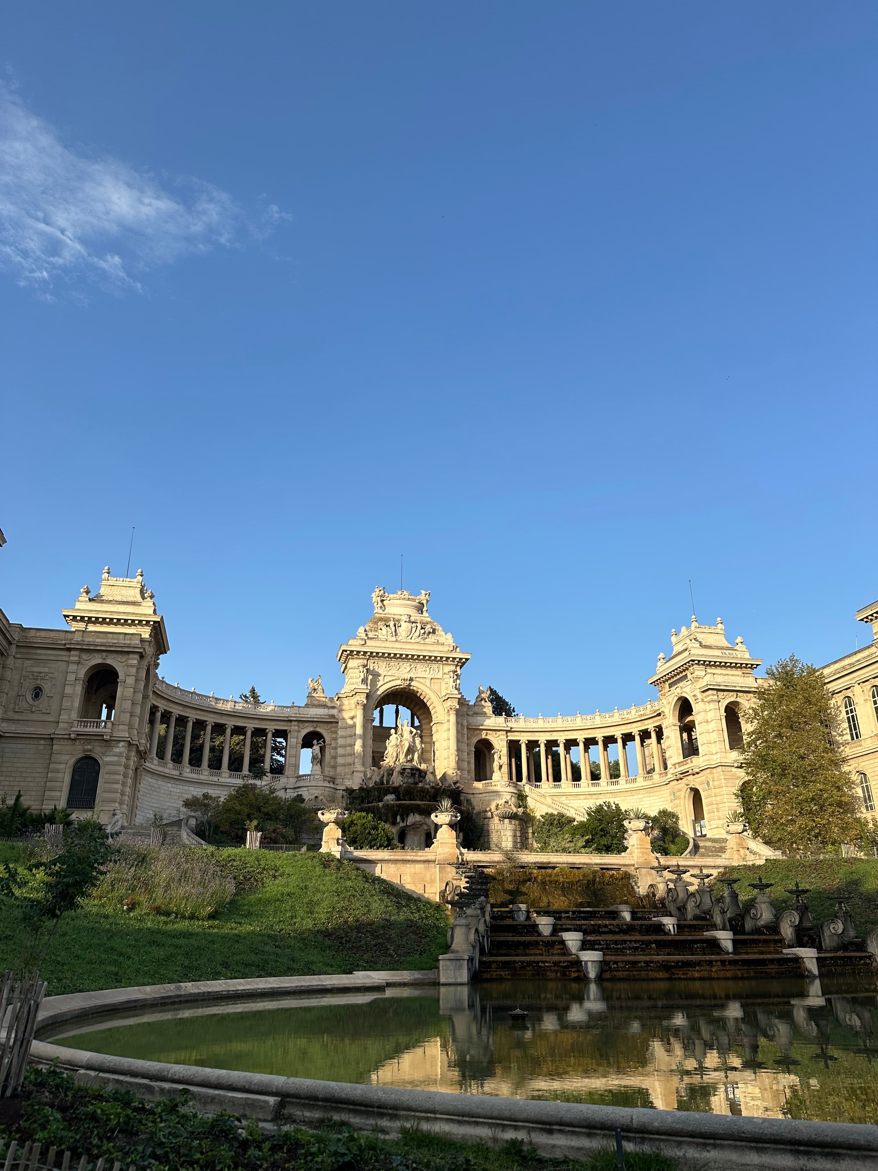 A view of a classic building during the daytime.