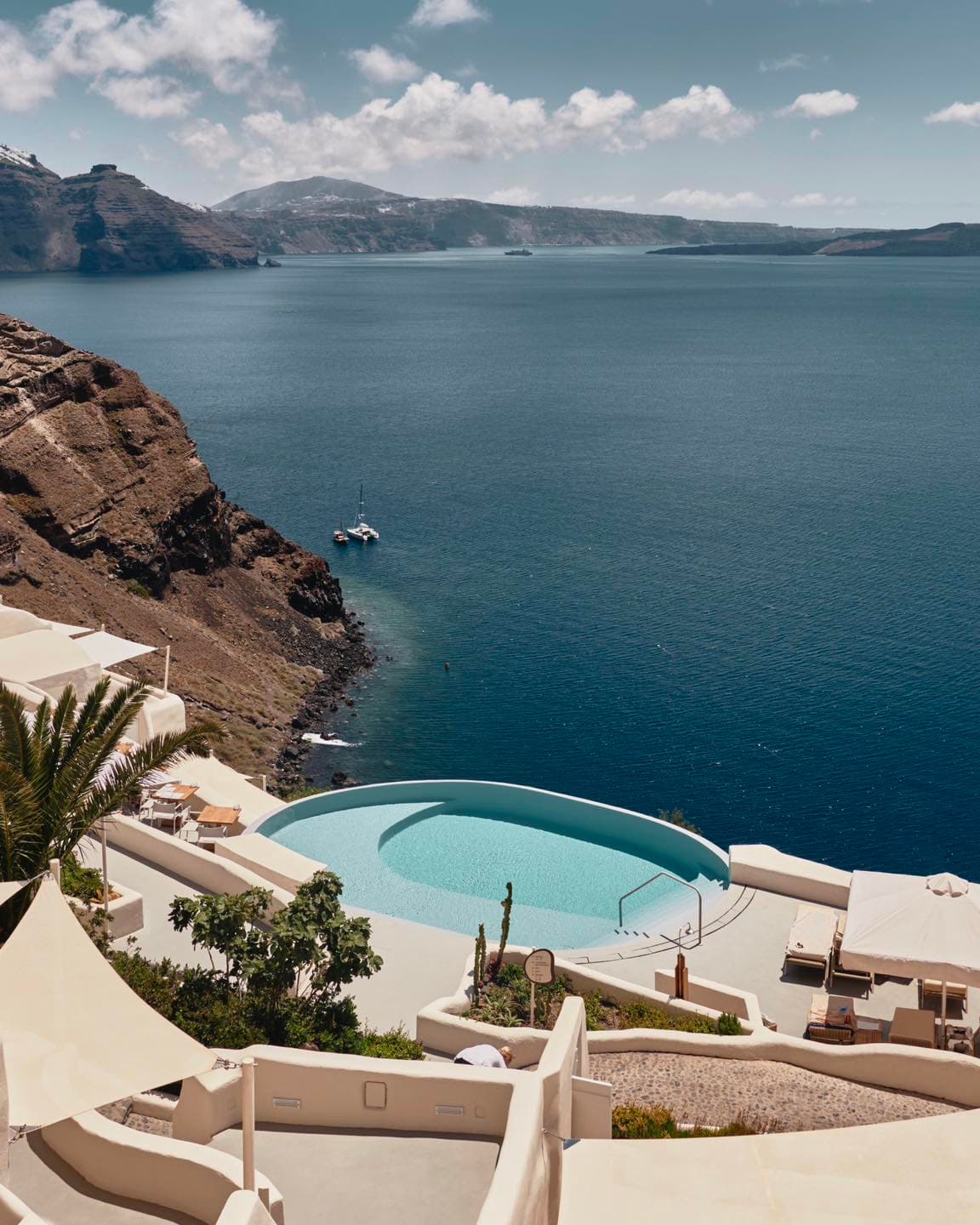 A cliff-side pool overlooking the ocean.
