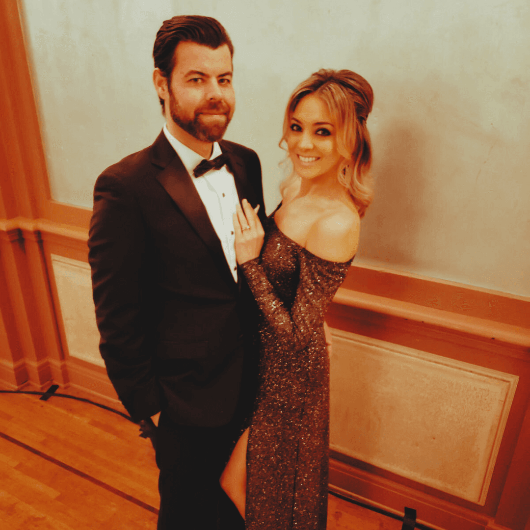 guide picture with his friend