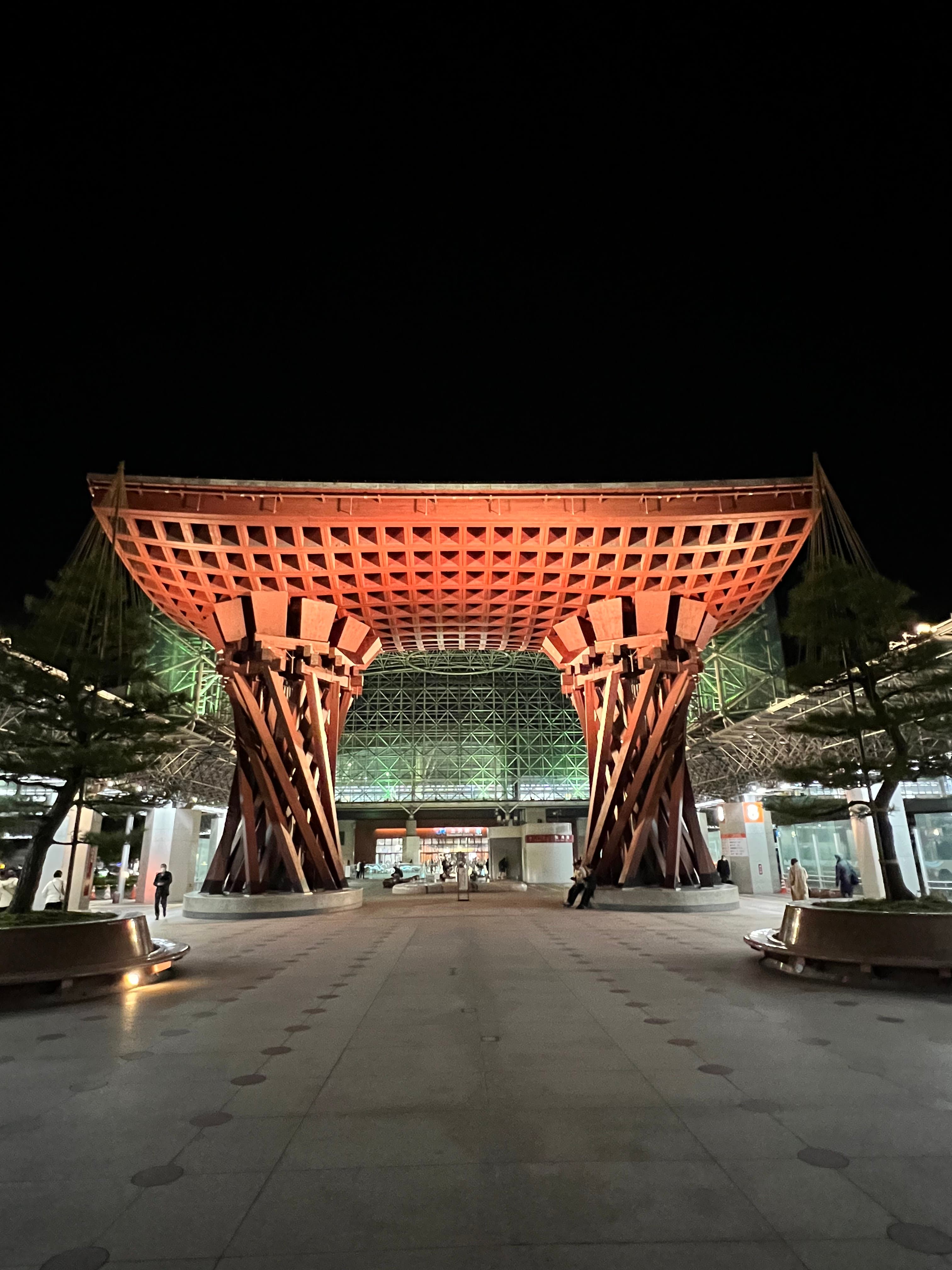 Tsuzumimon Gate Kanazawa_Station
