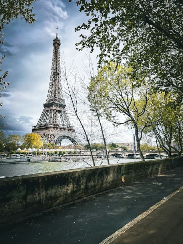 eiffel tower side view