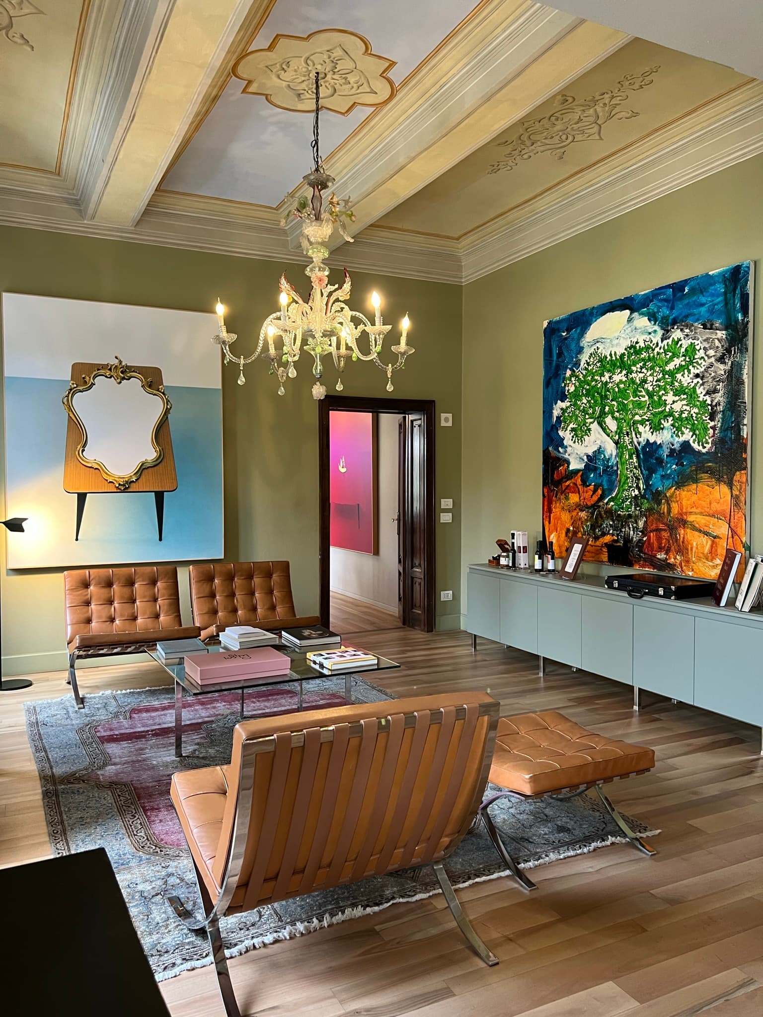 Beautiful Lounge with painting