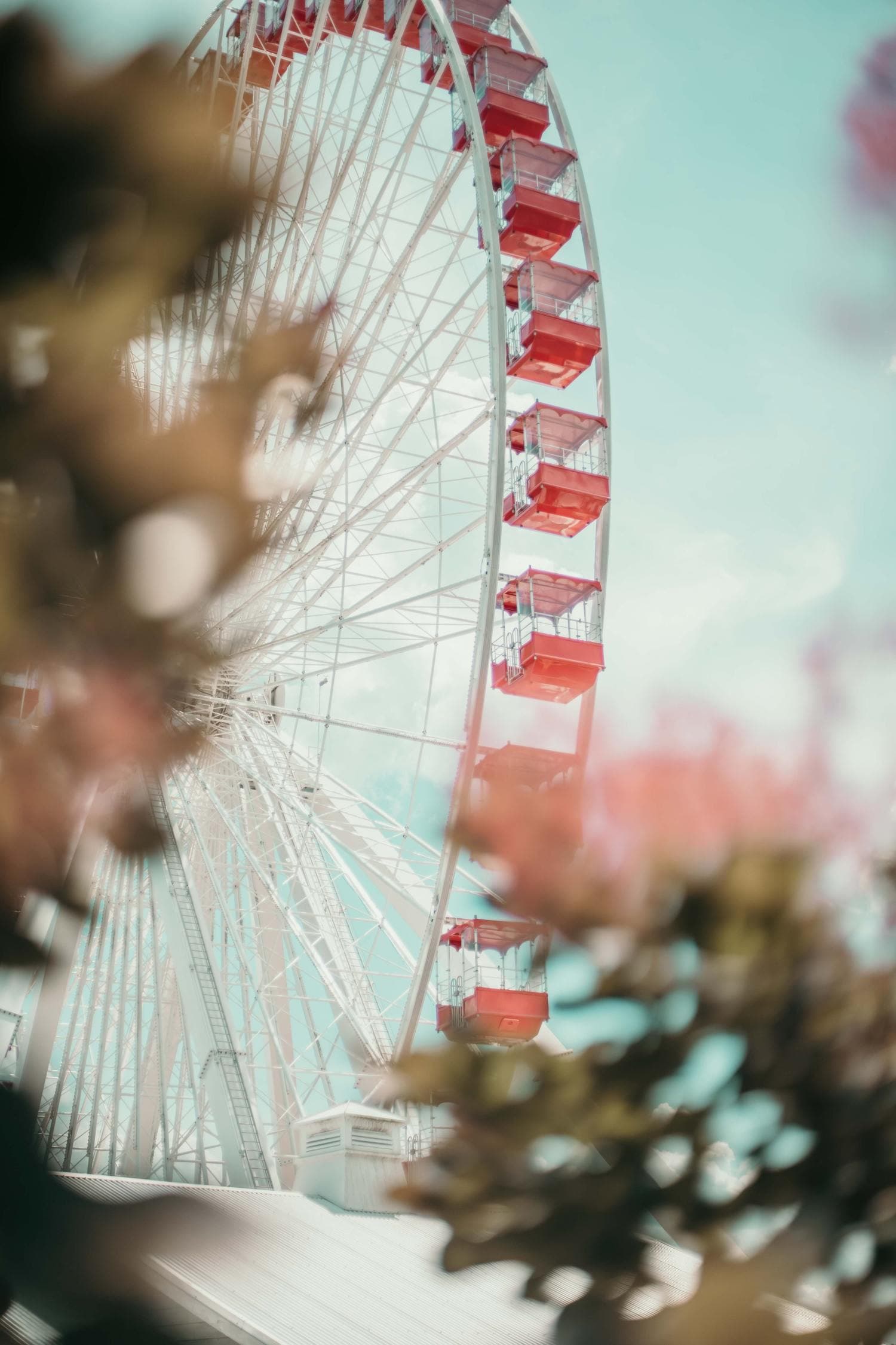Pastel pink ferris wheel in Branson, Missouri on clear day.
