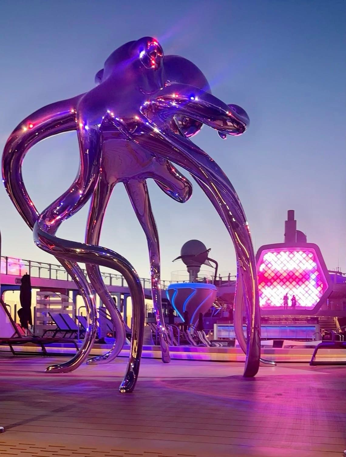 Sunsets on the pooldeck with the famous octopus statue