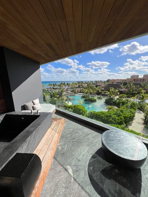 Impression Balcony View - Holly Lacombe