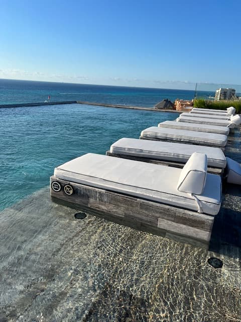 Impression Rooftop - Holly Lacombe