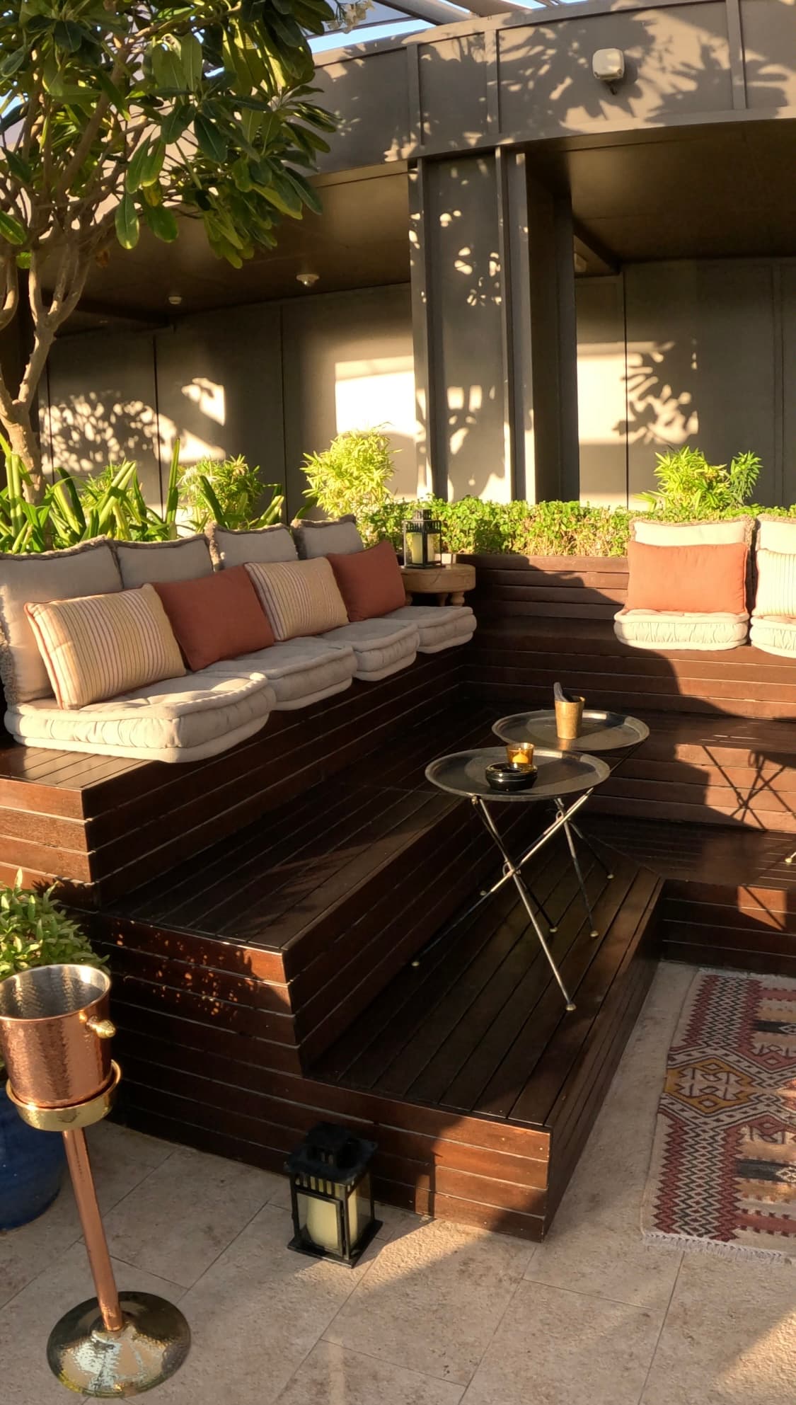 shisha bar - Maggie Larrea