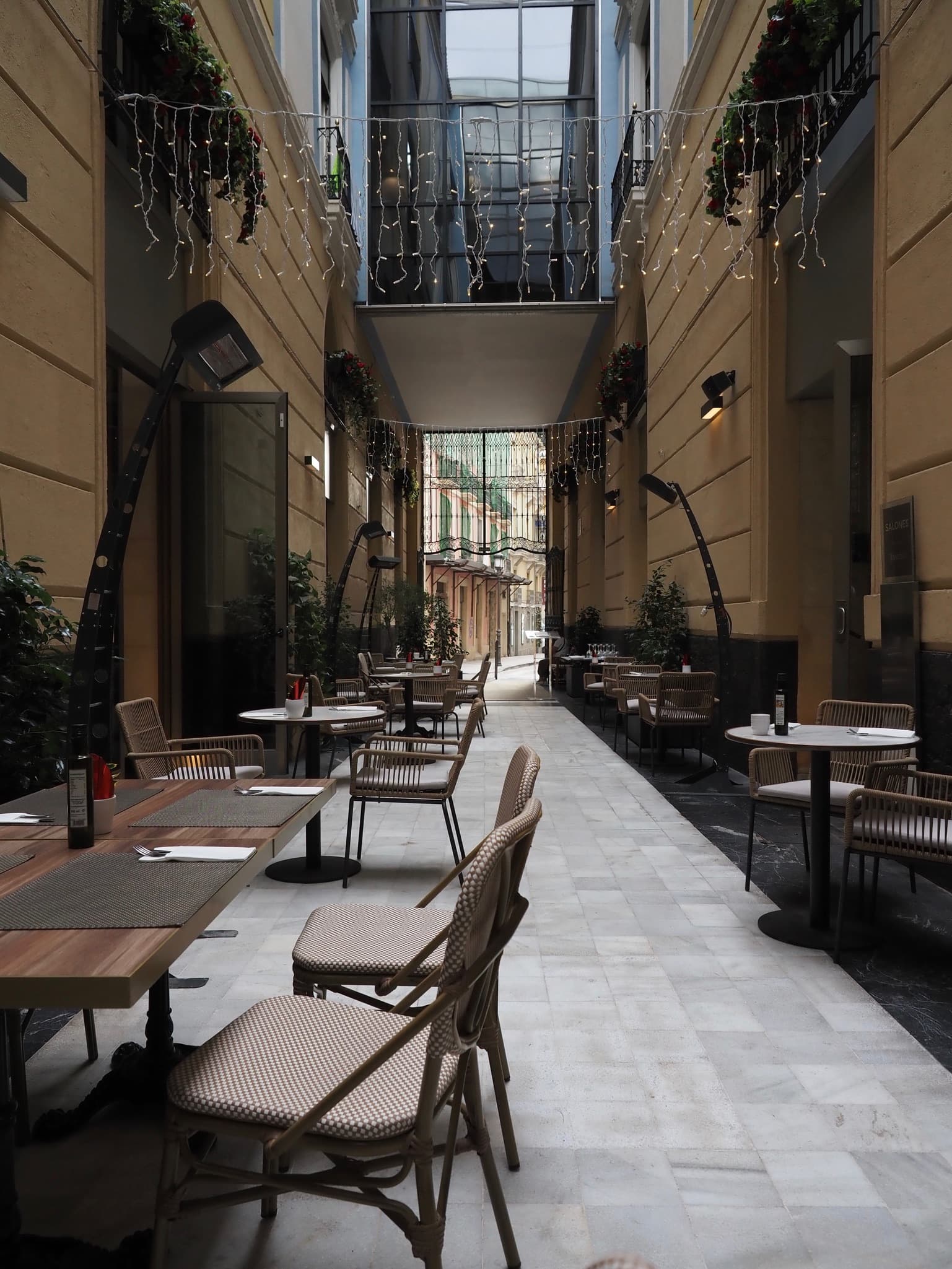 Hospes Amerigo courtyard - Wenyi Leong