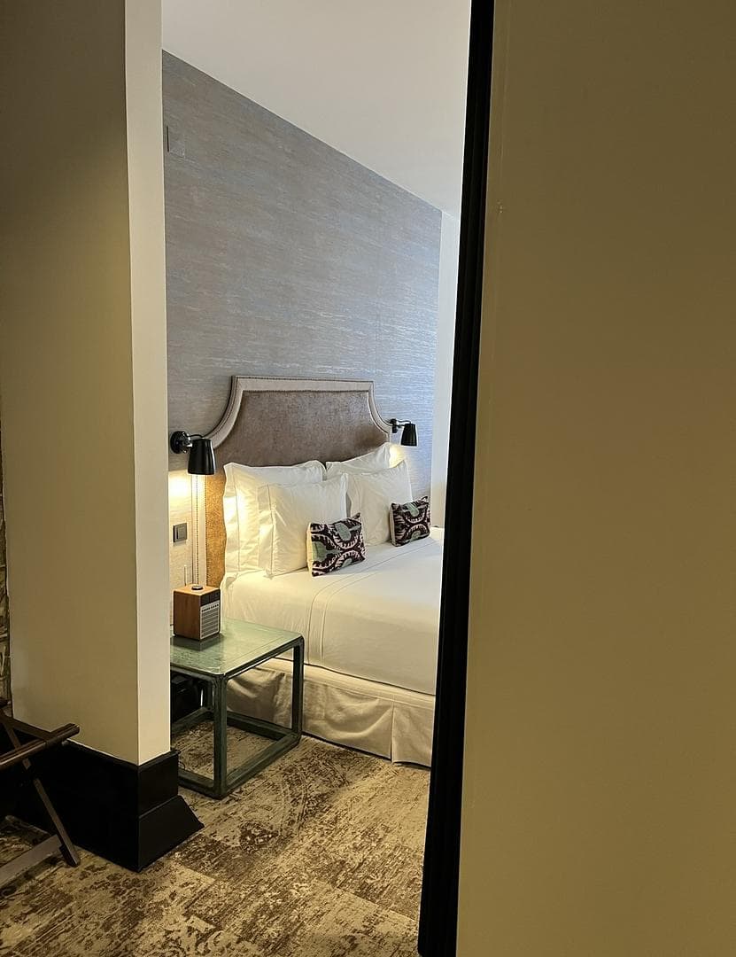 Curtain of deluxe suite