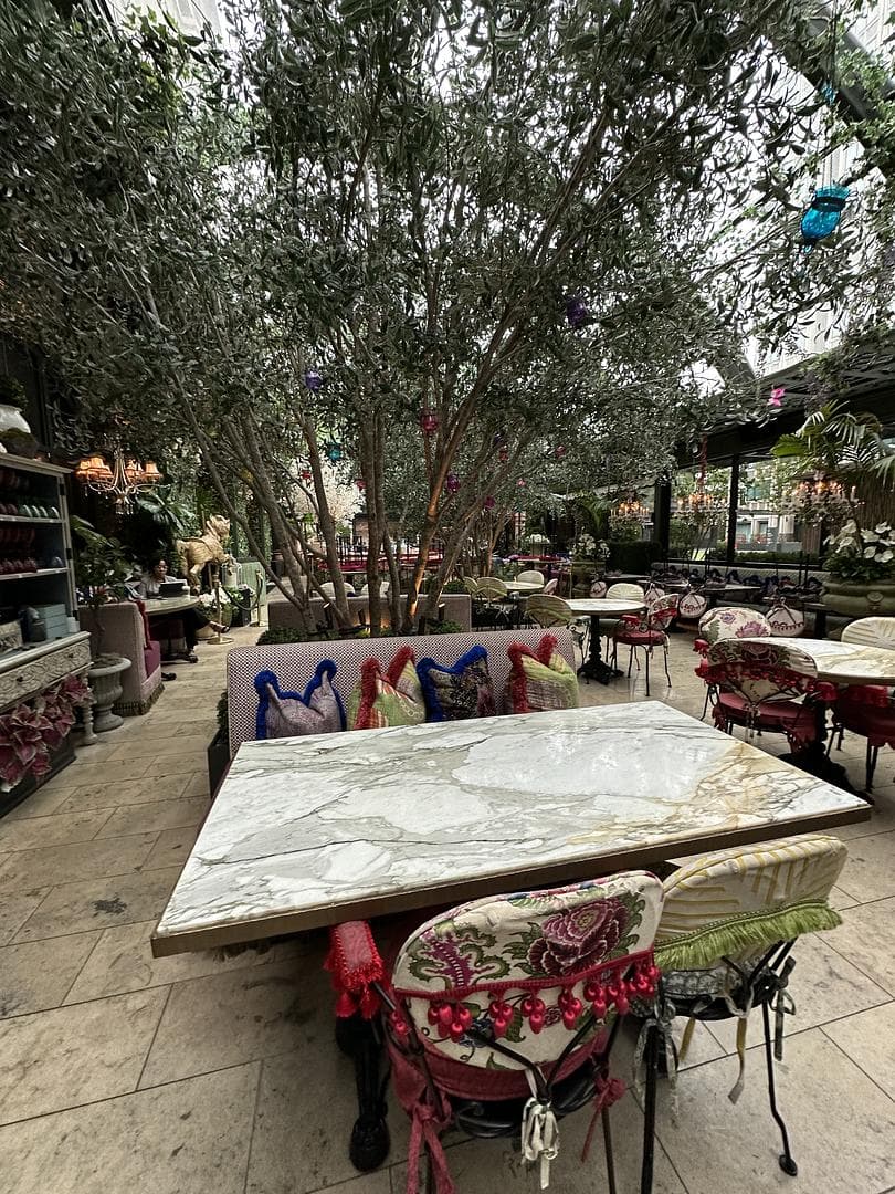 Outdoor hotel dinning