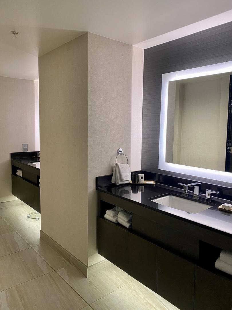Cleanliness and elegance in powder-room