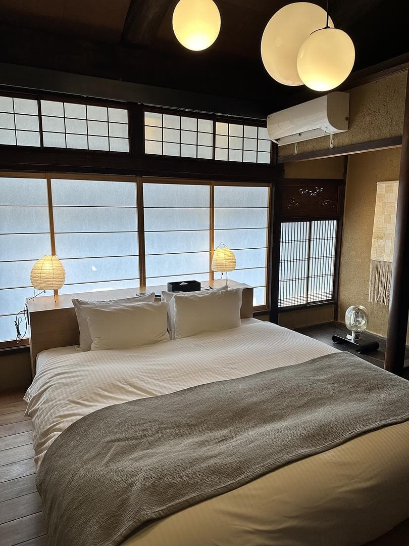 Elegant and modern bedroom